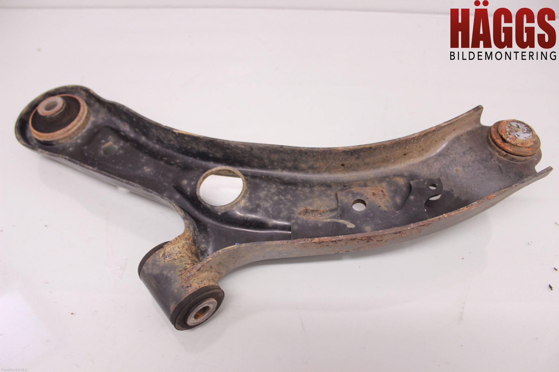 Suzuki SWIFT 11-16 Bärarm Fram Undre Hö