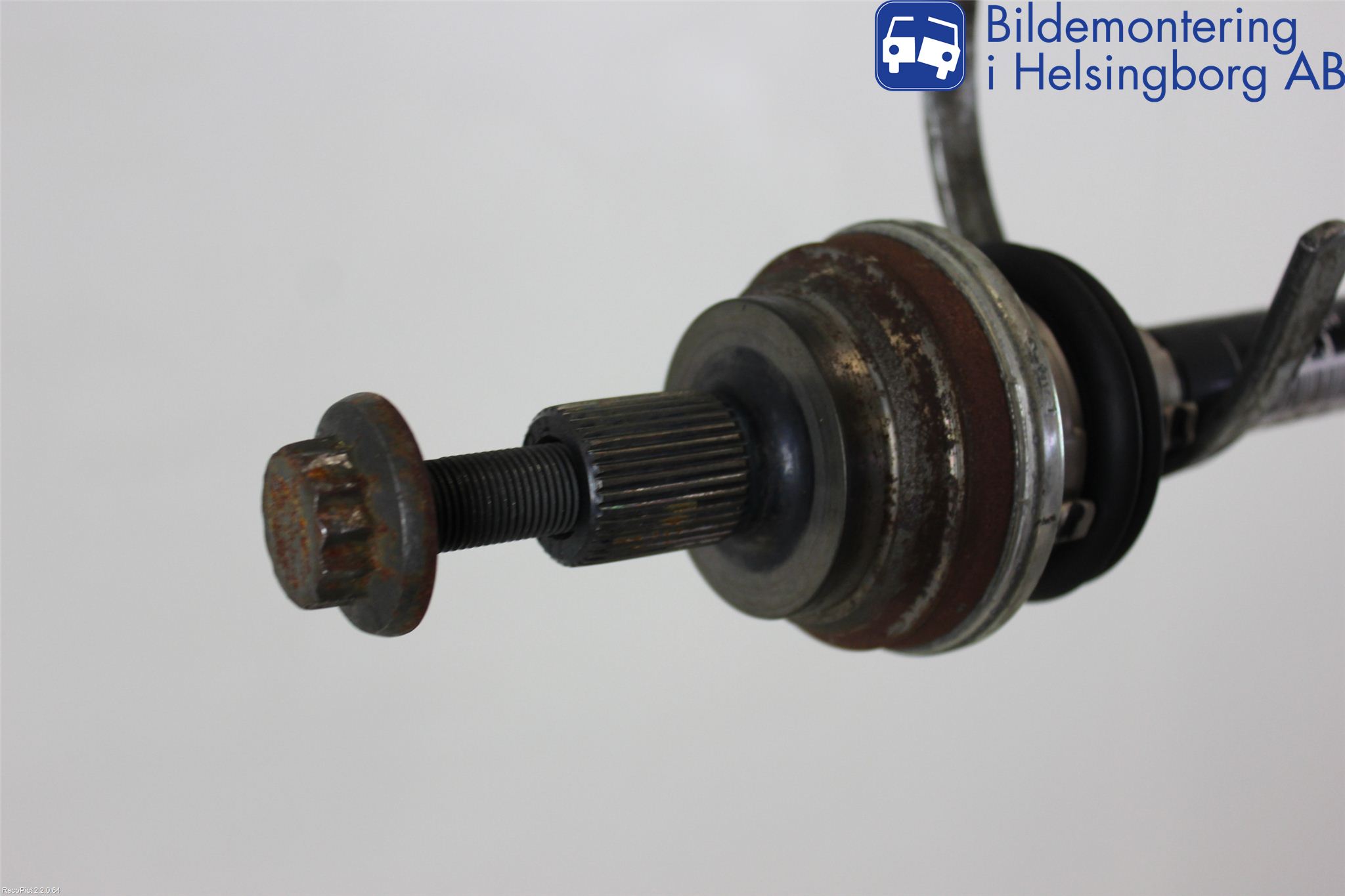 Volkswagen VW PASSAT 11-14 Drivaxel Bak Vänster