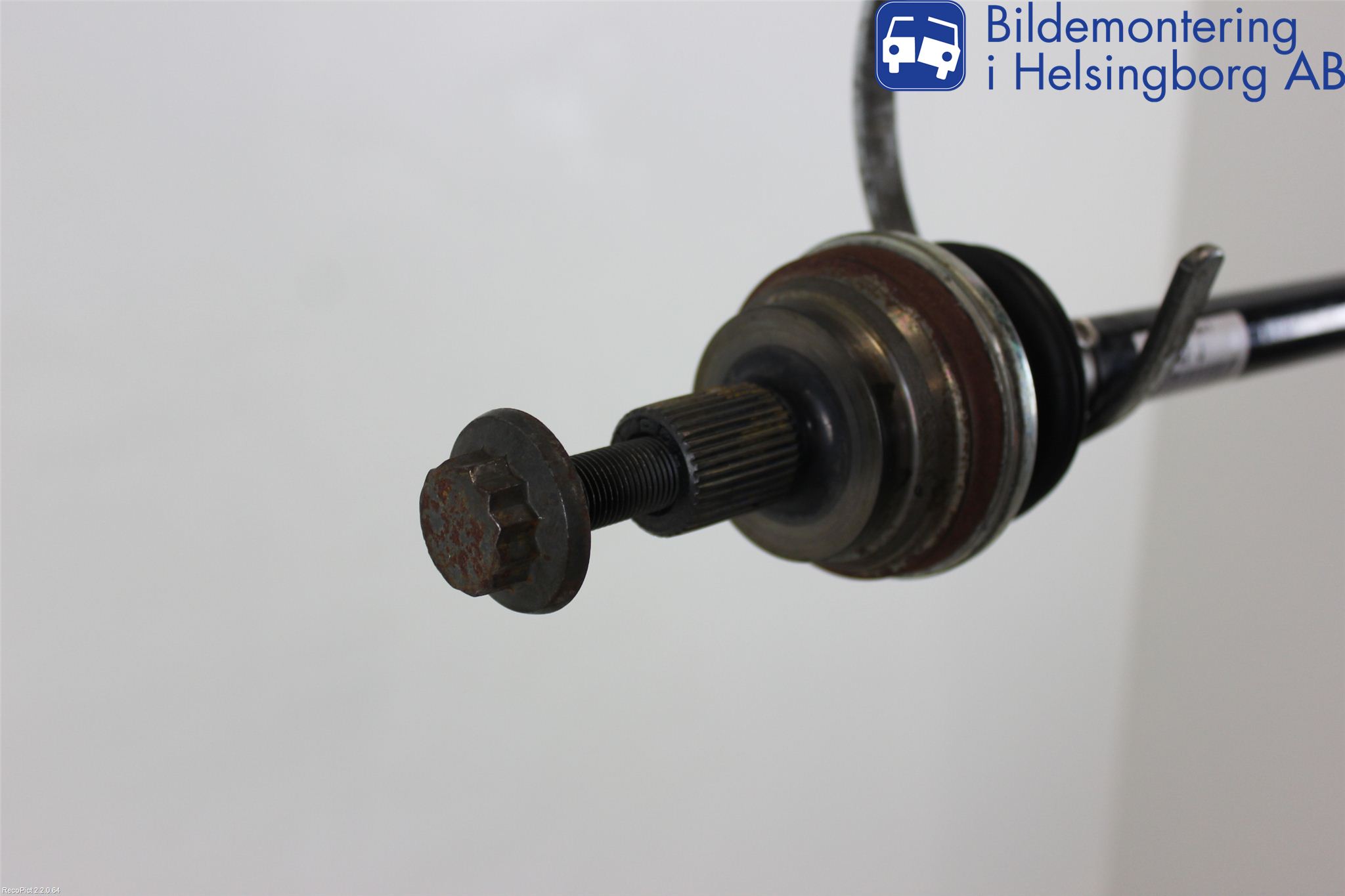 Volkswagen VW PASSAT 11-14 Drivaxel Bak Höger