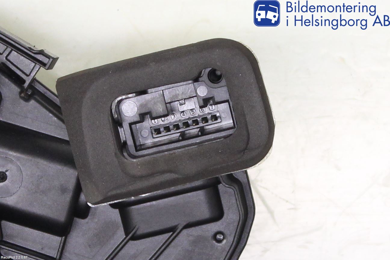 Volkswagen VW JETTA VI 11- Centrallåsmotor Höger