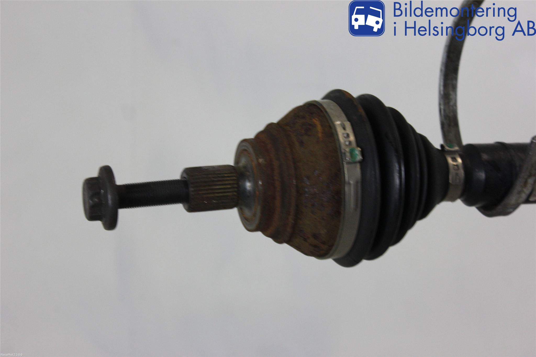 Audi A3/S3 05-13 Drivaxel Fram Höger