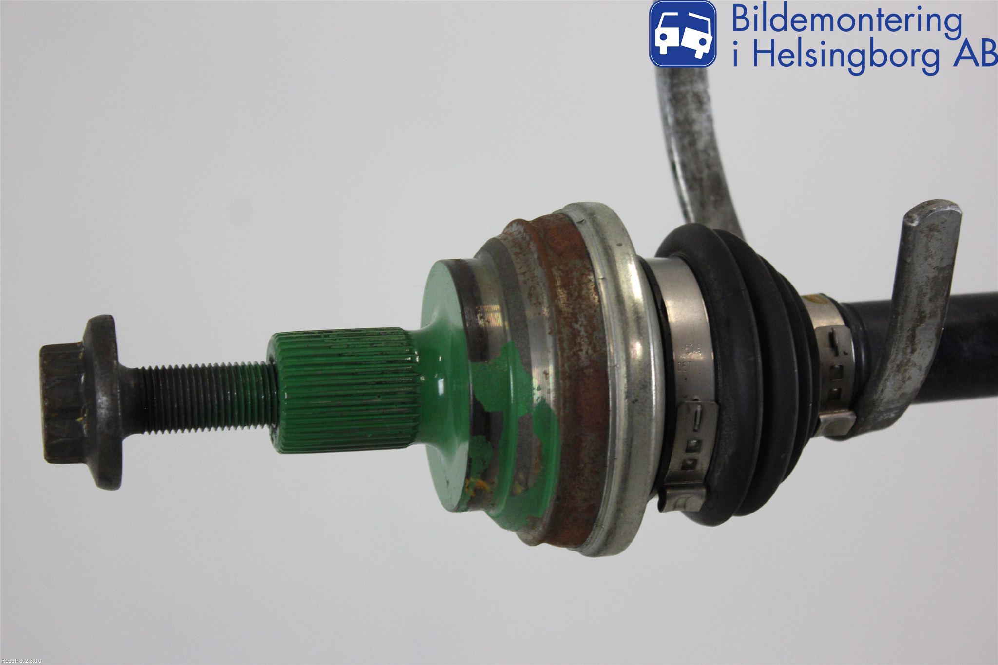 Volkswagen VW PASSAT 11-14 Drivaxel Bak Höger