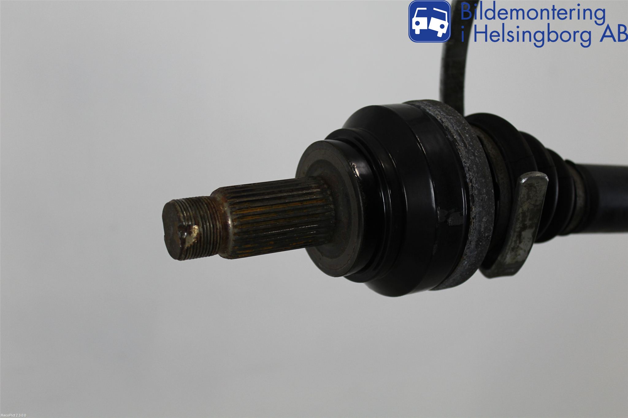 BMW 5 F10/F11/F18 09-17 Drivaxel Bak Vänster