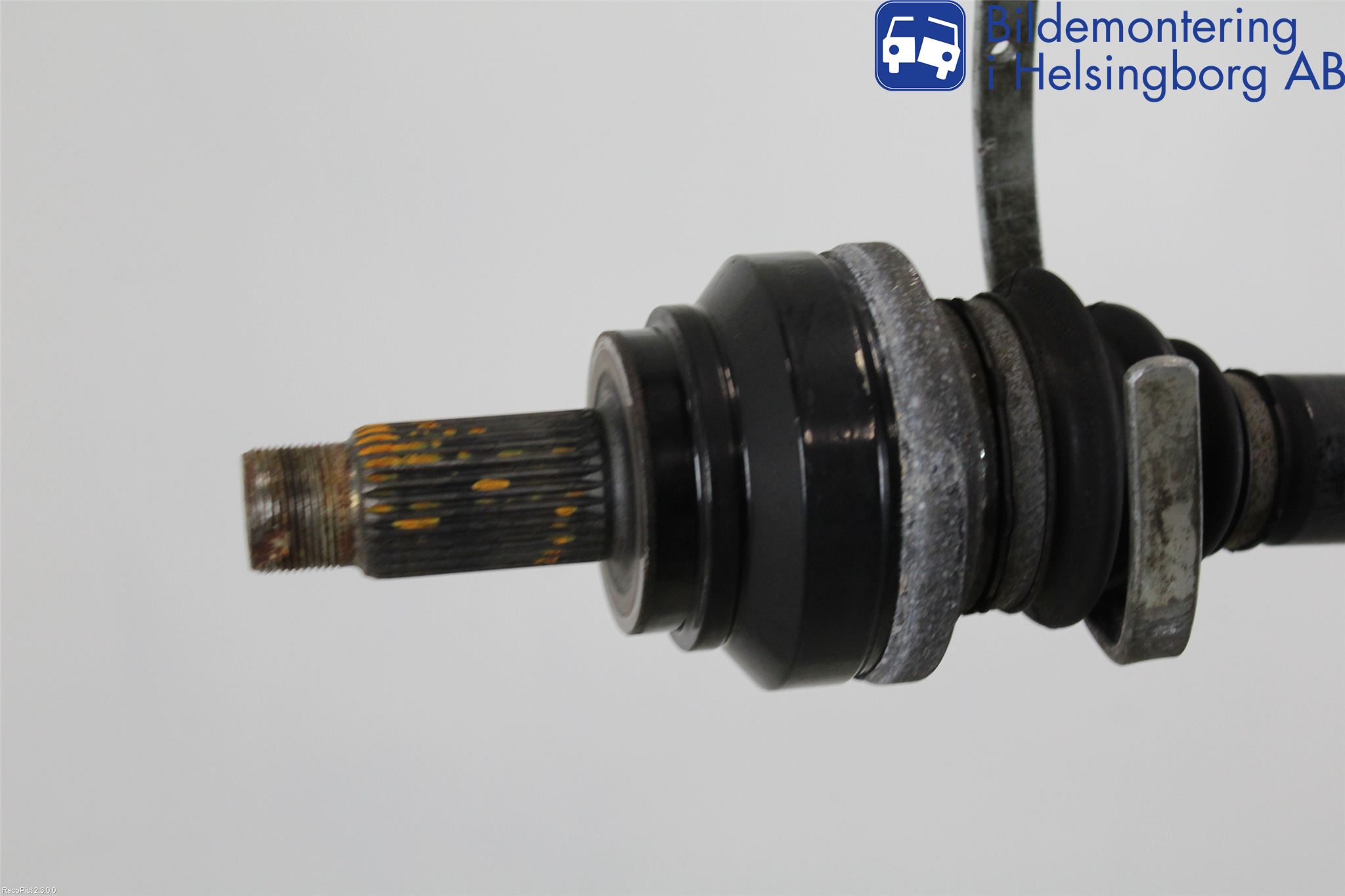 BMW 5 F10/F11/F18 09-17 Drivaxel Bak Höger