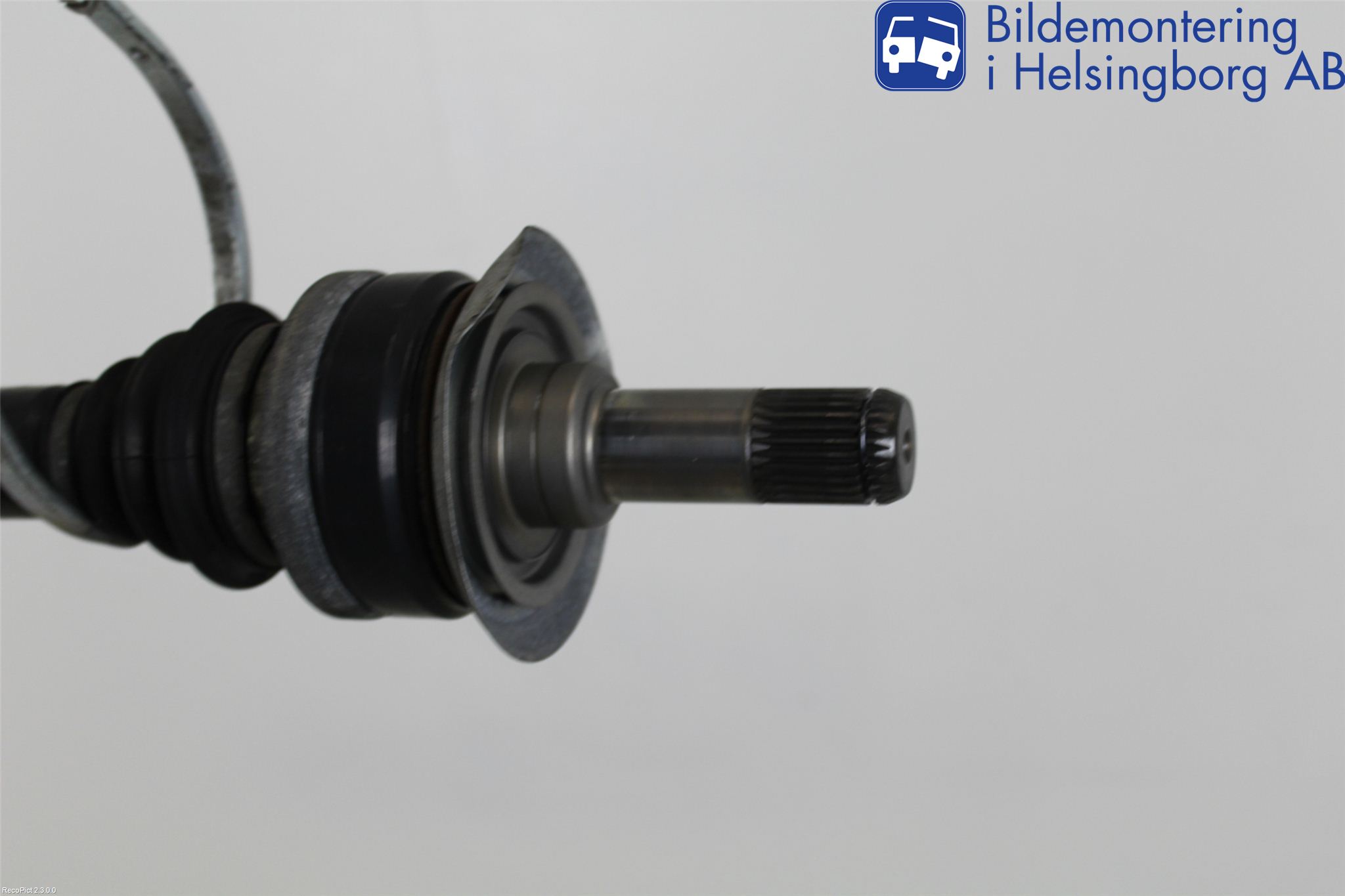 BMW 5 F10/F11/F18 09-17 Drivaxel Bak Höger