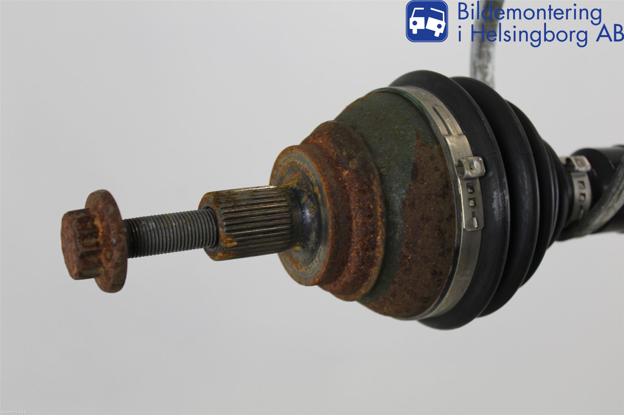 Volkswagen VW PASSAT 11-14 Drivaxel Fram Höger