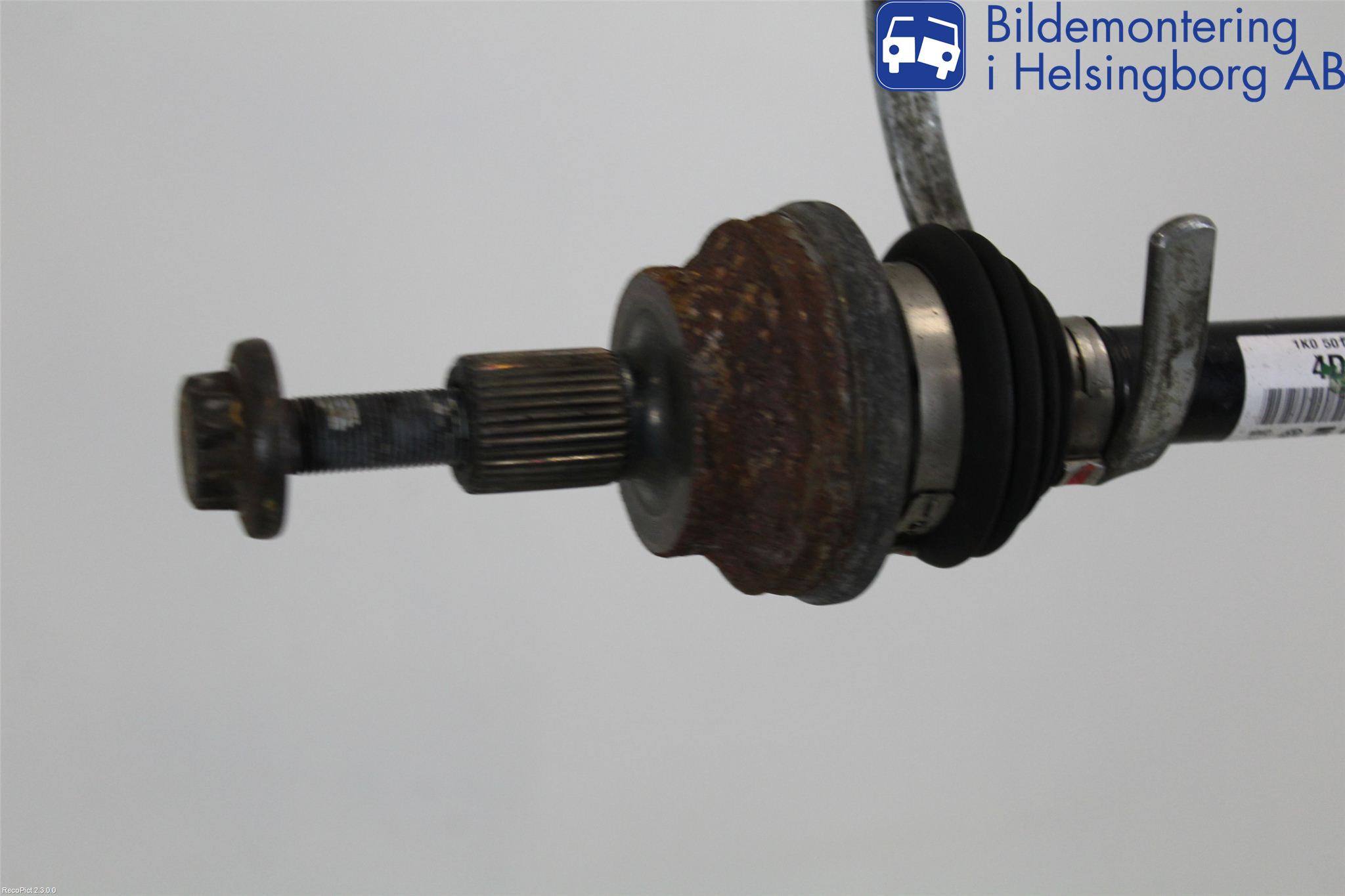 Volkswagen VW PASSAT 11-14 Drivaxel Bak Höger