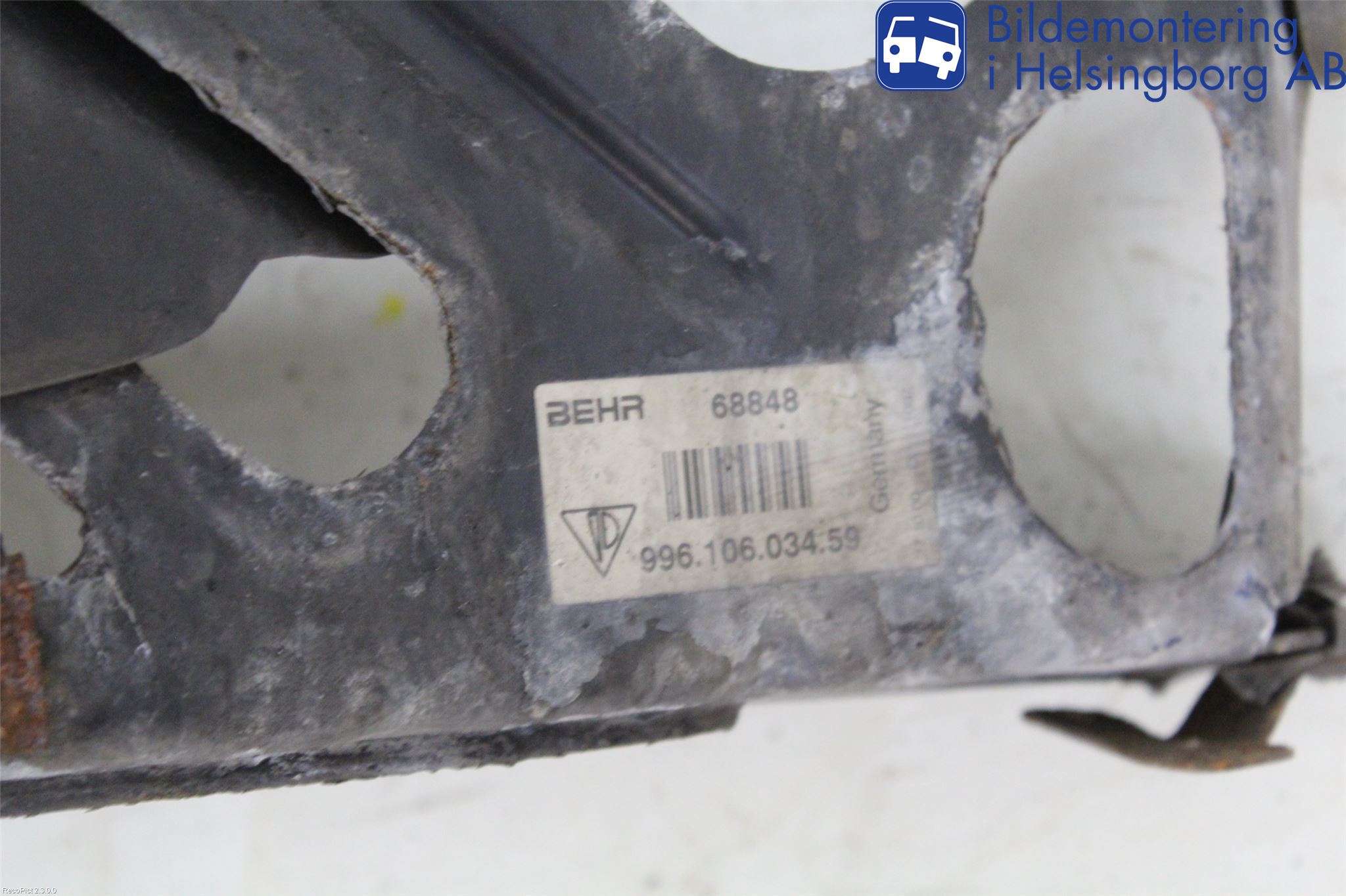Porsche 911 (996) 98-05 Kylarfäste-Ram-Balk
