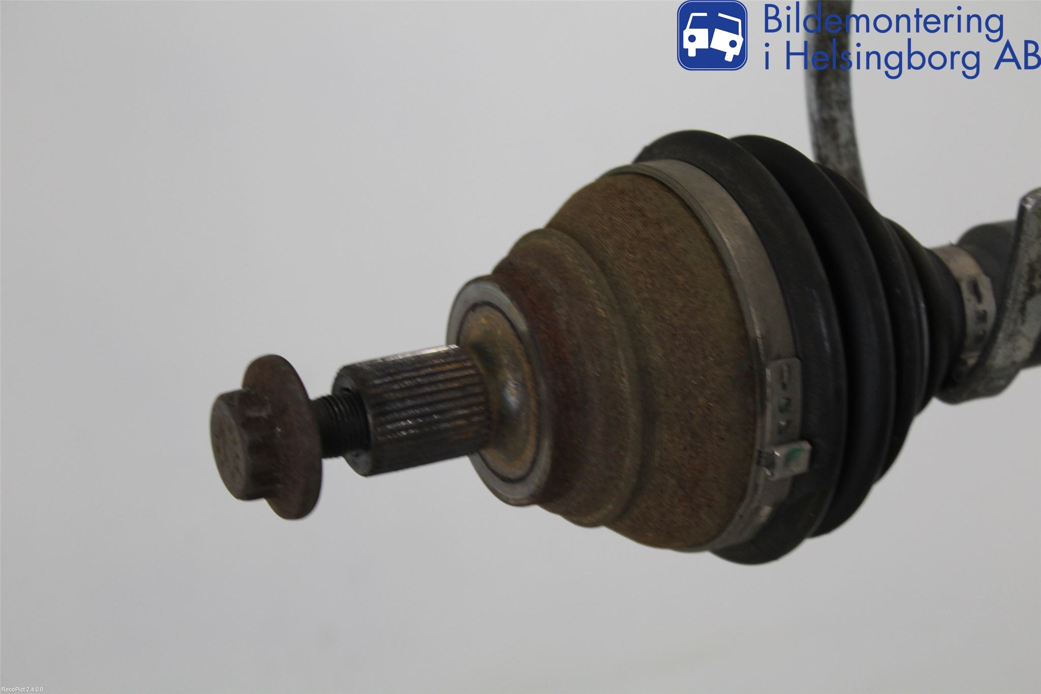 Volkswagen VW CADDY 11-15 Drivaxel Fram Höger
