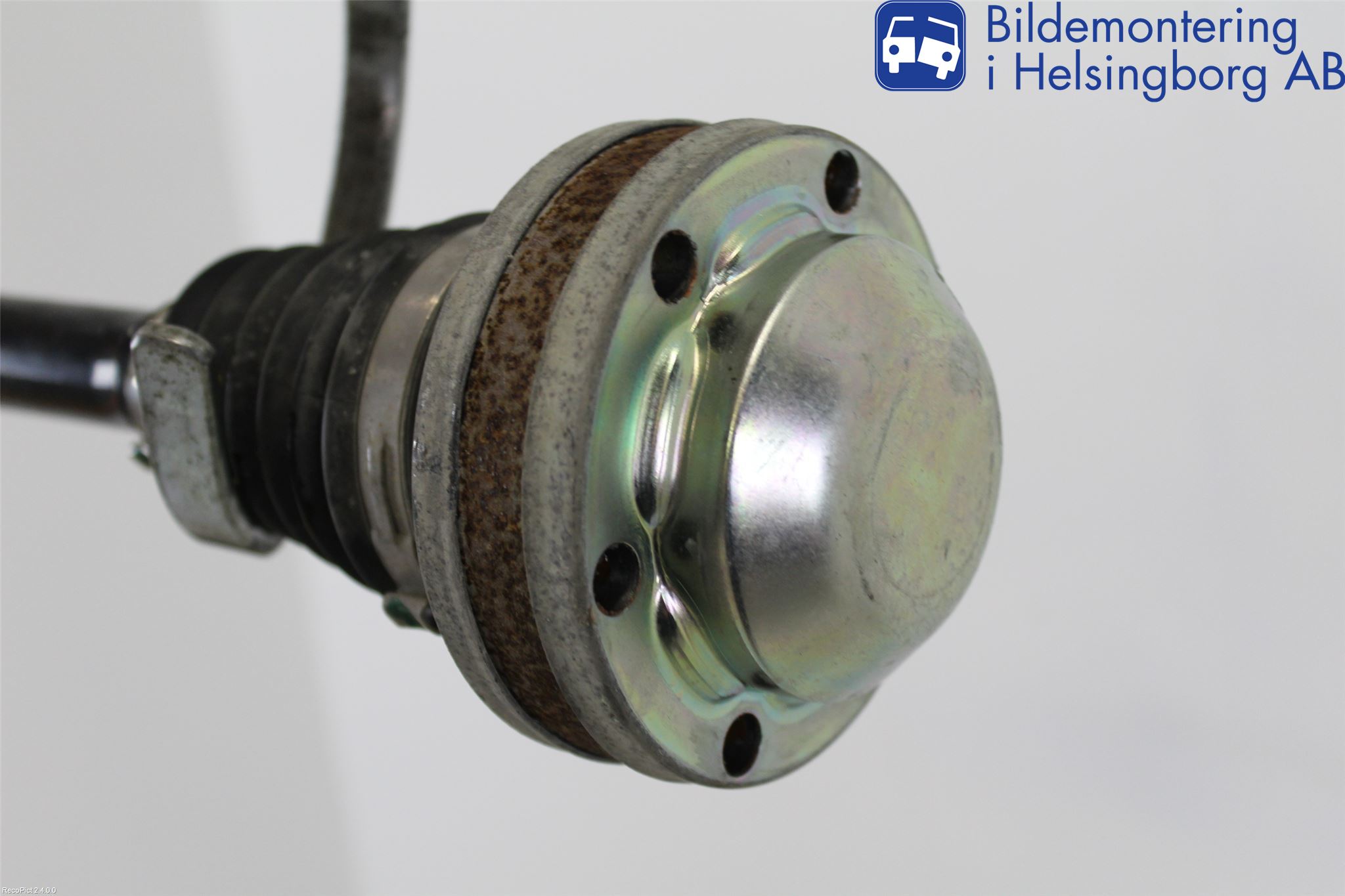 Volkswagen VW PASSAT 11-14 Drivaxel Fram Vänster