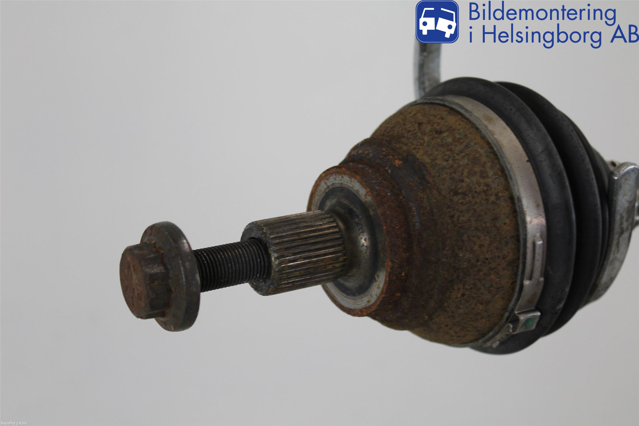 Volkswagen VW PASSAT 11-14 Drivaxel Fram Vänster