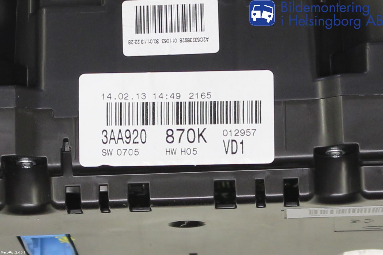 Volkswagen VW PASSAT 11-14 Instrument Komb