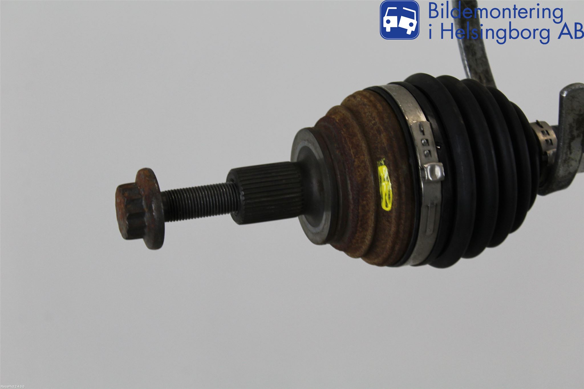 Volkswagen VW PASSAT 11-14 Drivaxel Fram Vänster