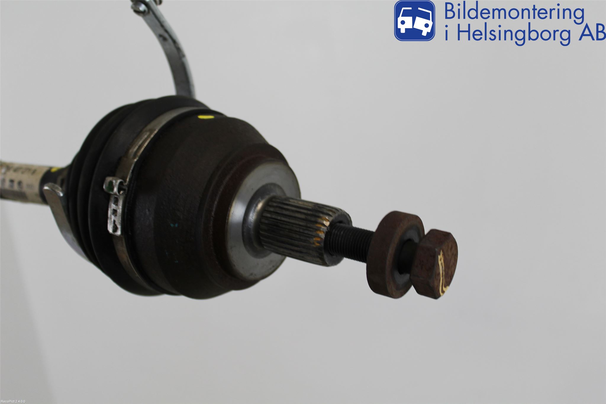 Volkswagen VW AMAROK 2H 10-22 Drivaxel Fram Höger