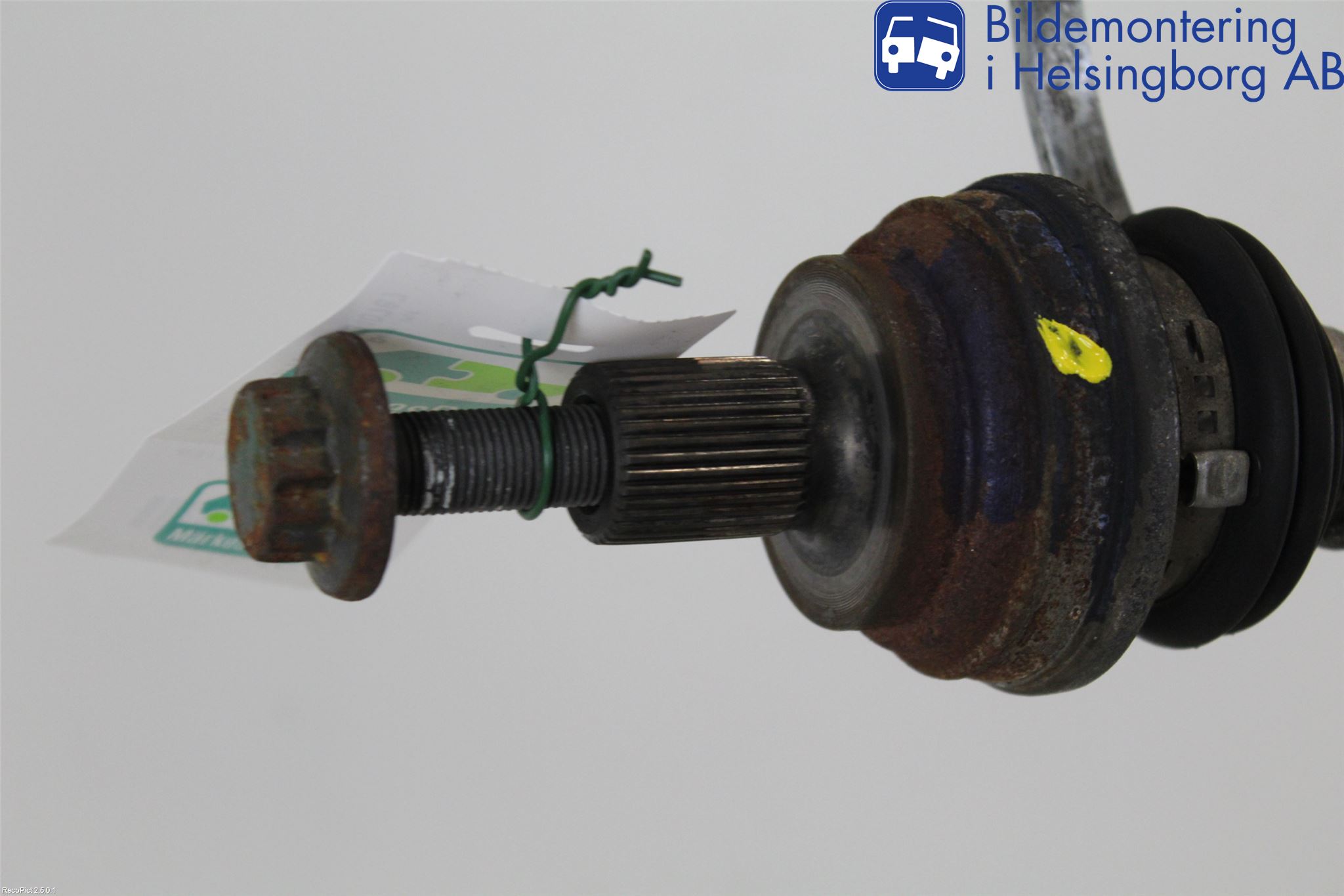 Volkswagen VW PASSAT 11-14 Drivaxel Bak Vänster