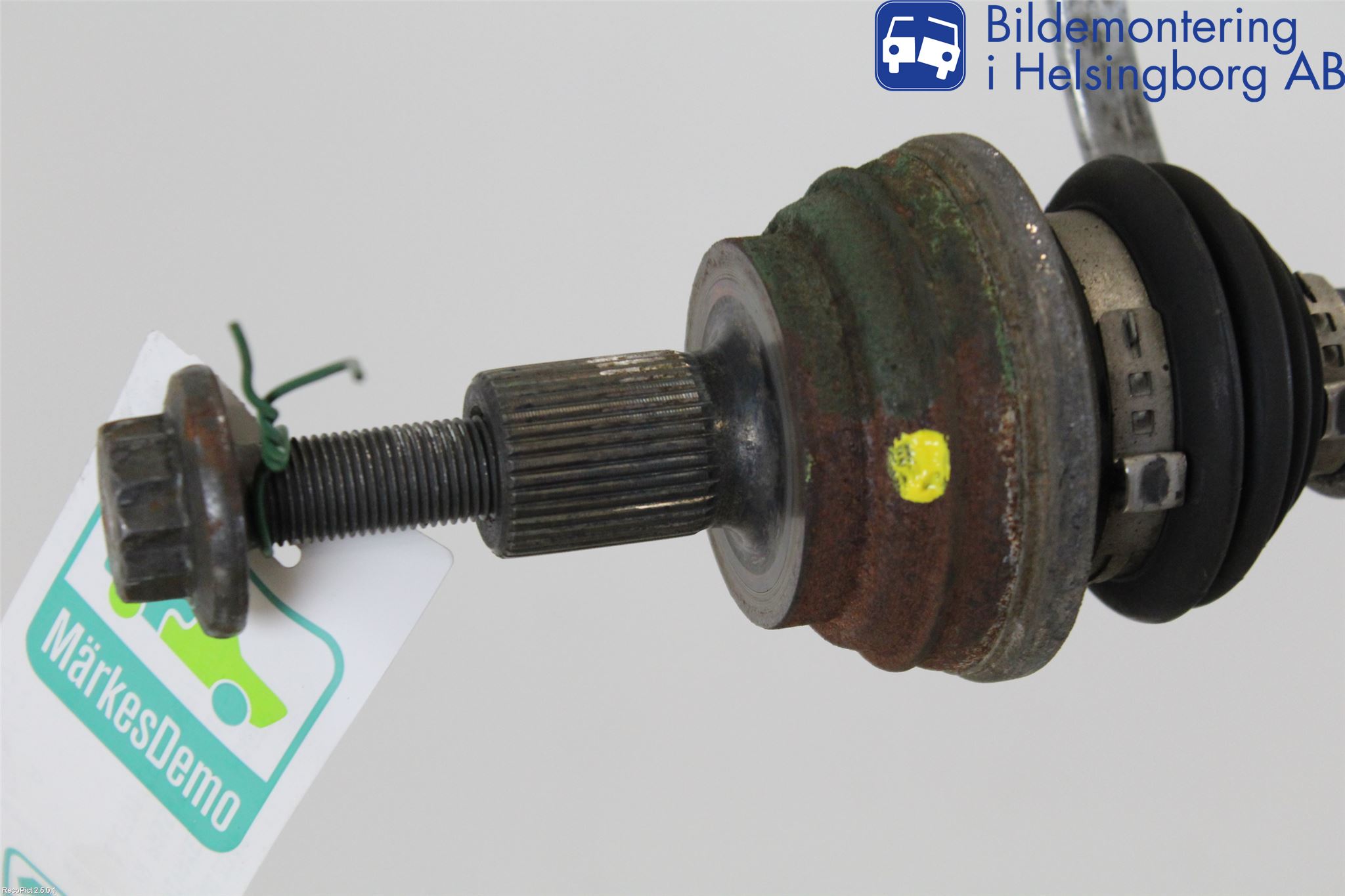 Volkswagen VW PASSAT 11-14 Drivaxel Bak Höger