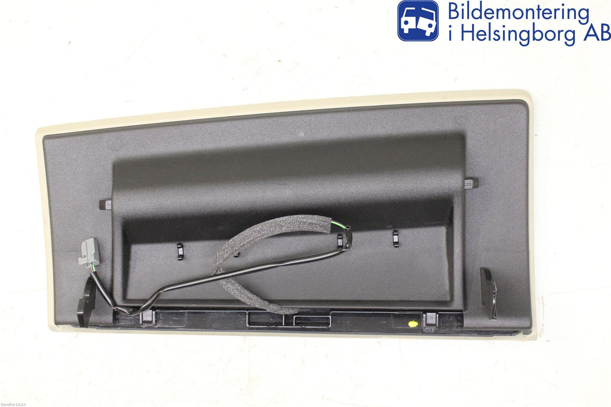 Volvo V70 08-13 Handskfacklucka