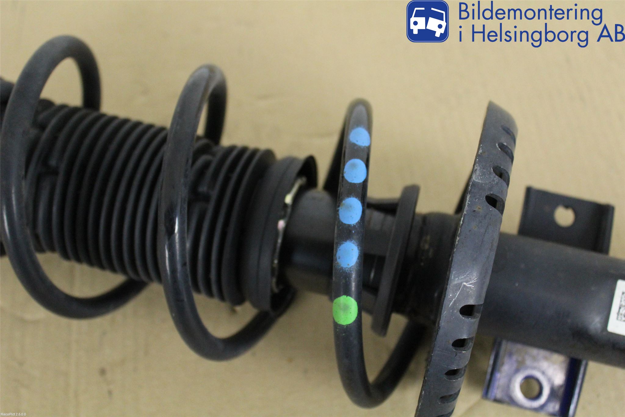 Audi A1/S1 11-18 Fjäderben Fram Vänster