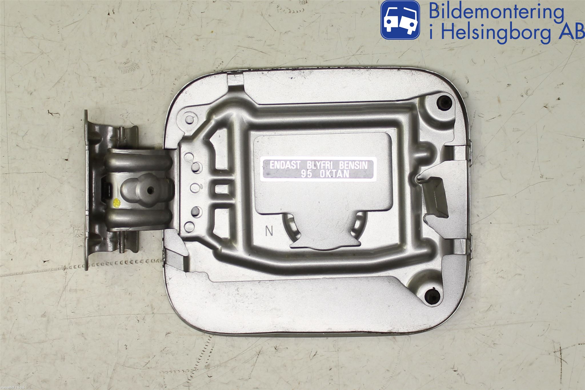 Nissan QASHQAI+2  08-10 Tanklucka