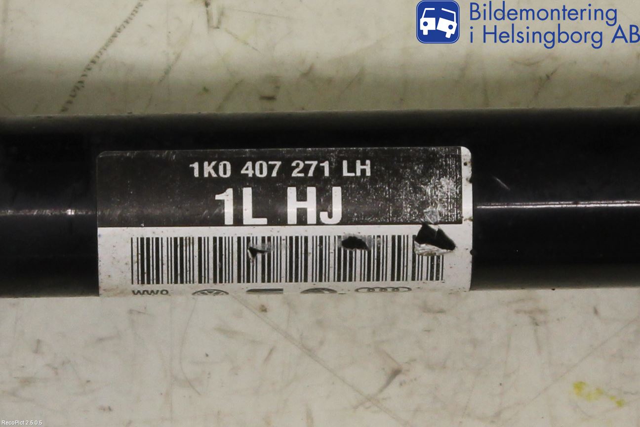 Volkswagen VW PASSAT 11-14 Drivaxel Fram Vänster
