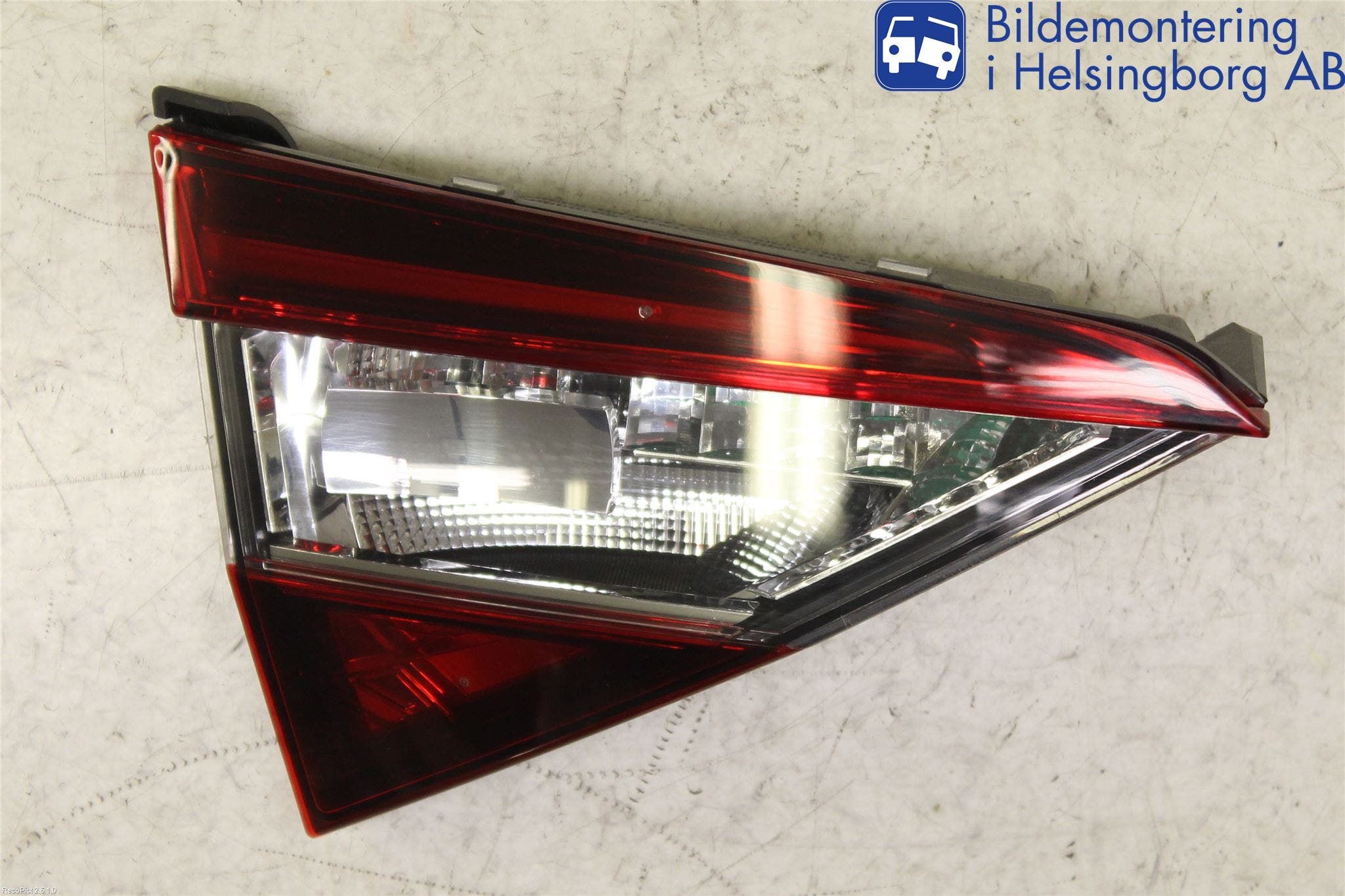 Skoda SUPERB 16-24 Bakljus Lucka Vä