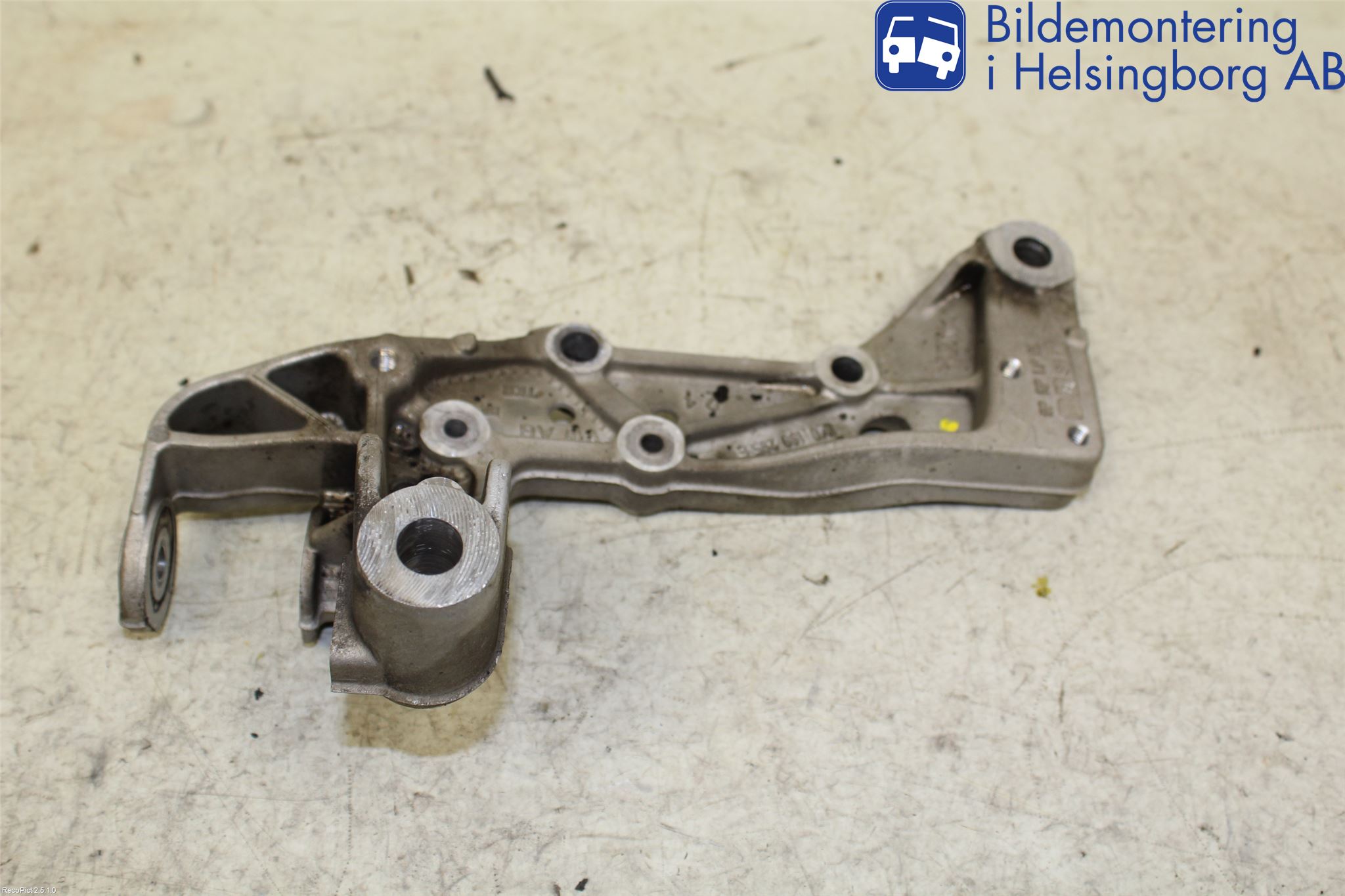 Volkswagen VW TOURAN 10-15 Framvagn Övrigt