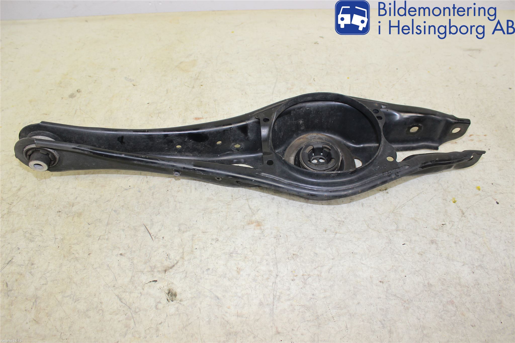 Volkswagen VW PASSAT 15-19 Bärarm Bak Vänster