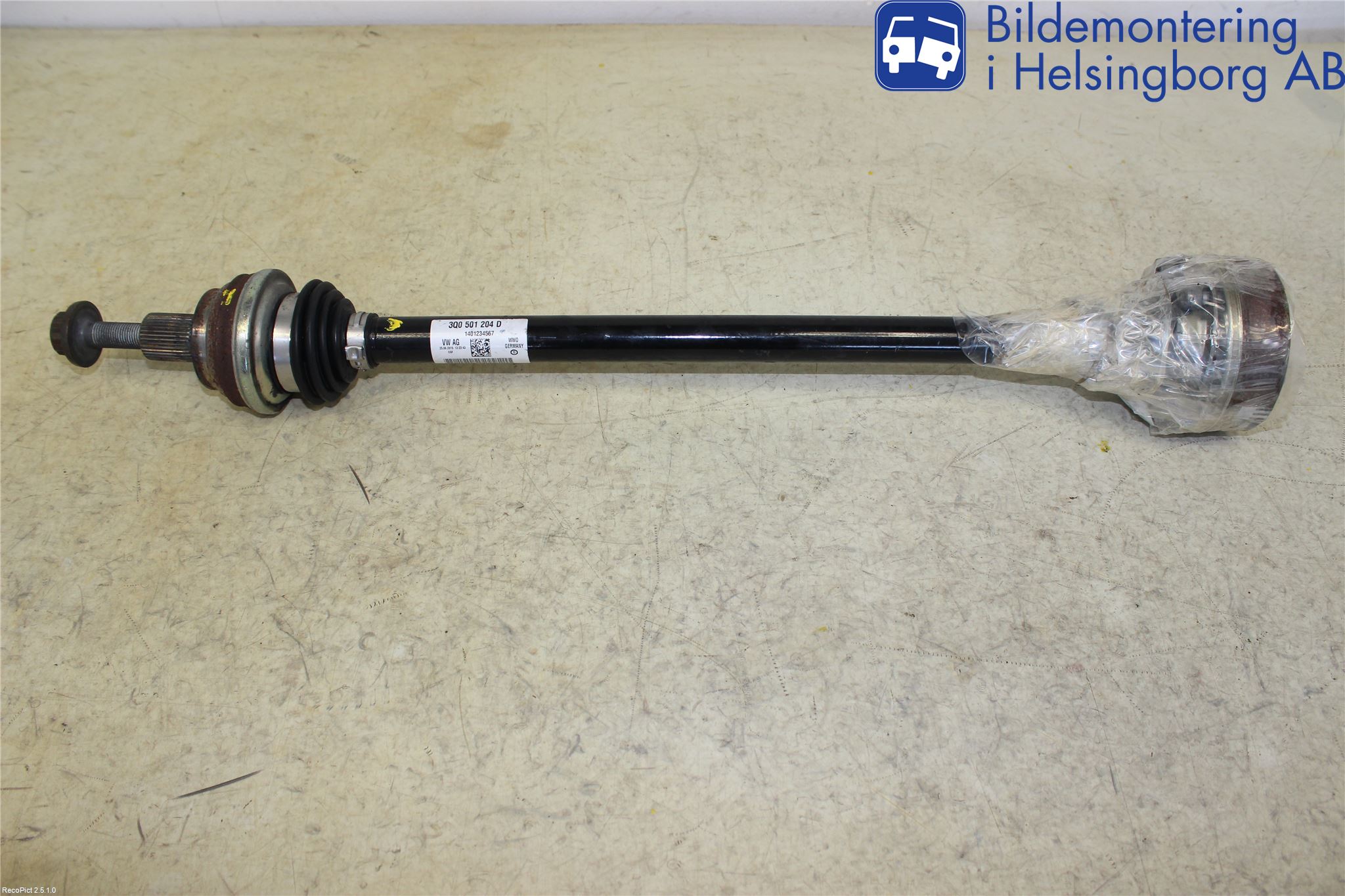 Volkswagen VW PASSAT 15-19 Drivaxel Bak Höger