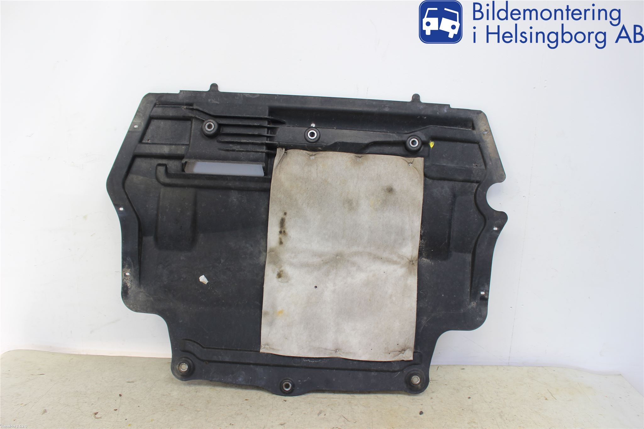 Volkswagen VW PASSAT 15-19 Hasplåt Plåt-Plast