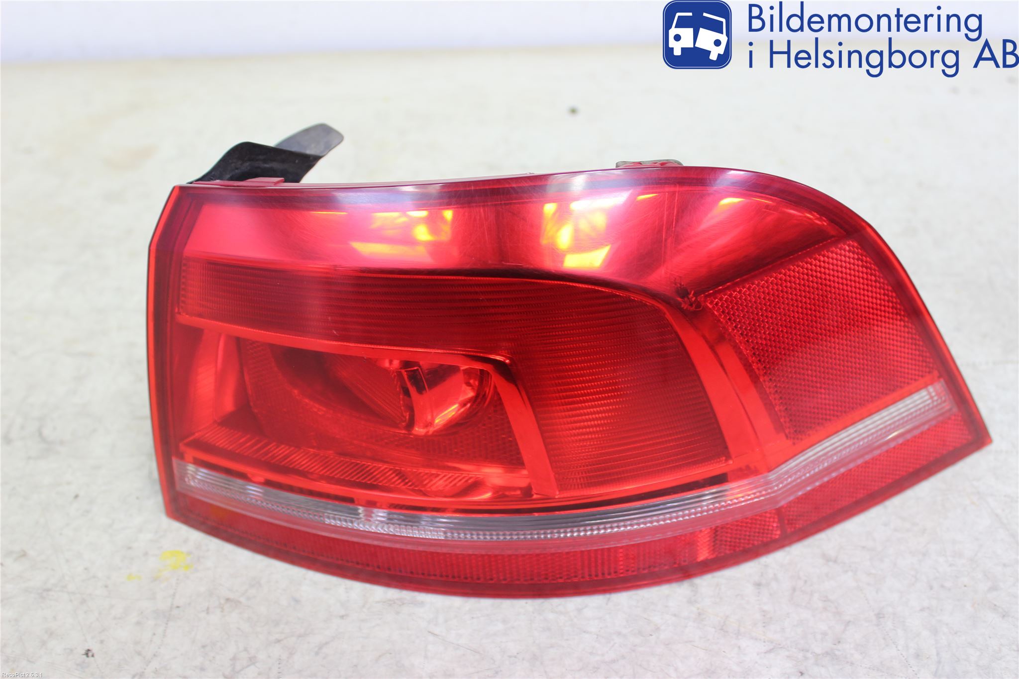 Volkswagen VW PASSAT 11-14 Bakljus Höger