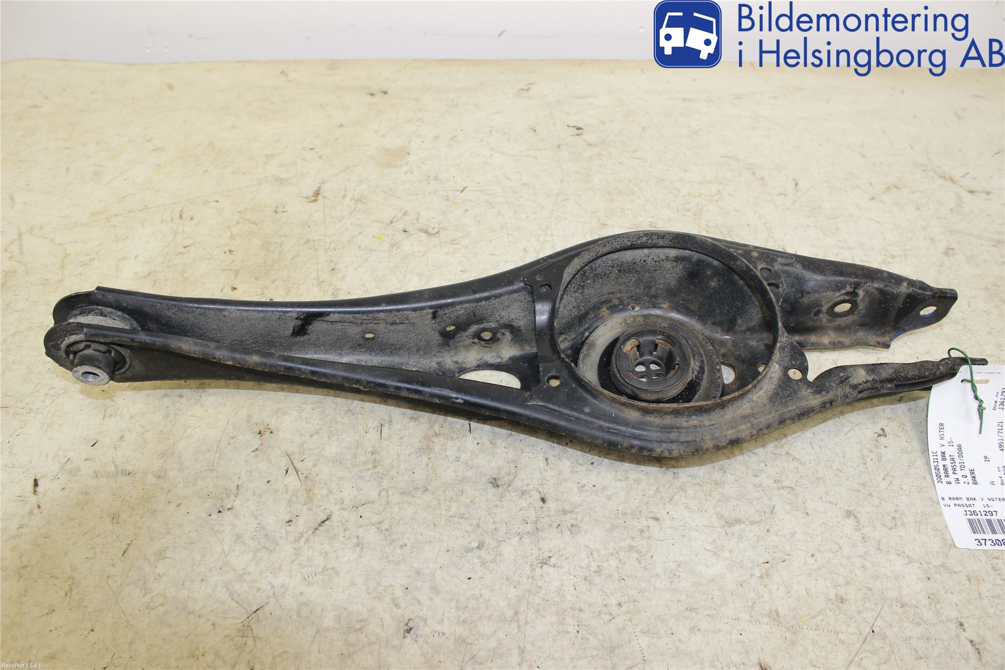 Volkswagen VW PASSAT 15-19 Bärarm Bak Vänster