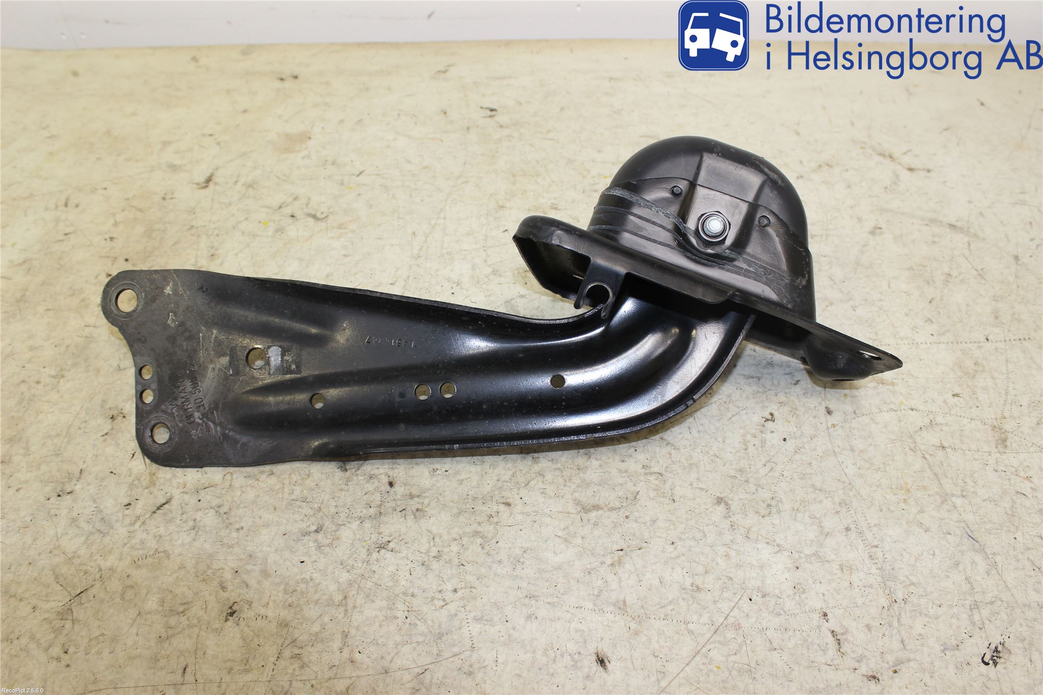 Volkswagen VW PASSAT 15-19 Bärarm Bak Vänster