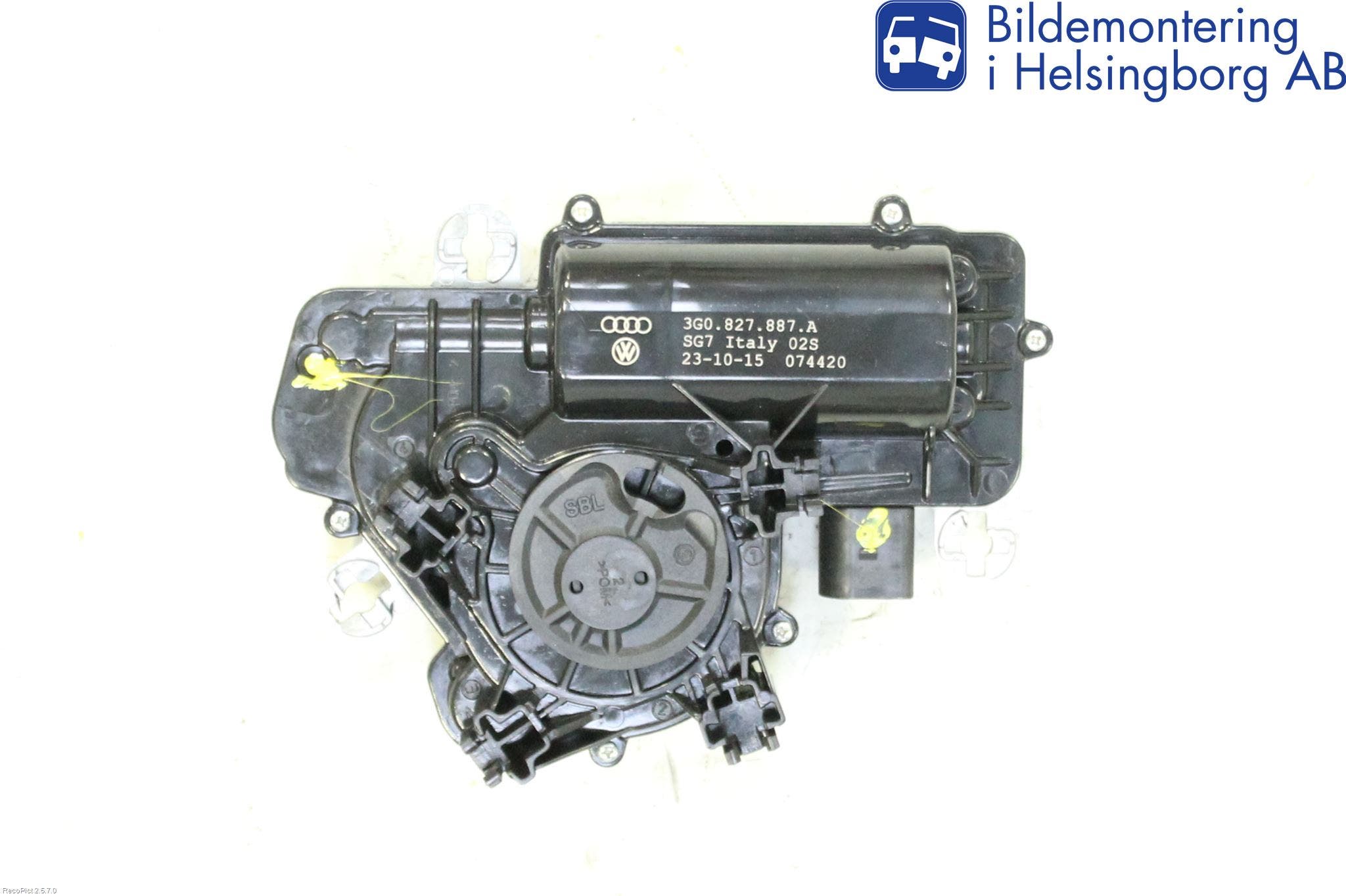 Volkswagen VW PASSAT 15-19 Bakluckeöppnare Automatisk