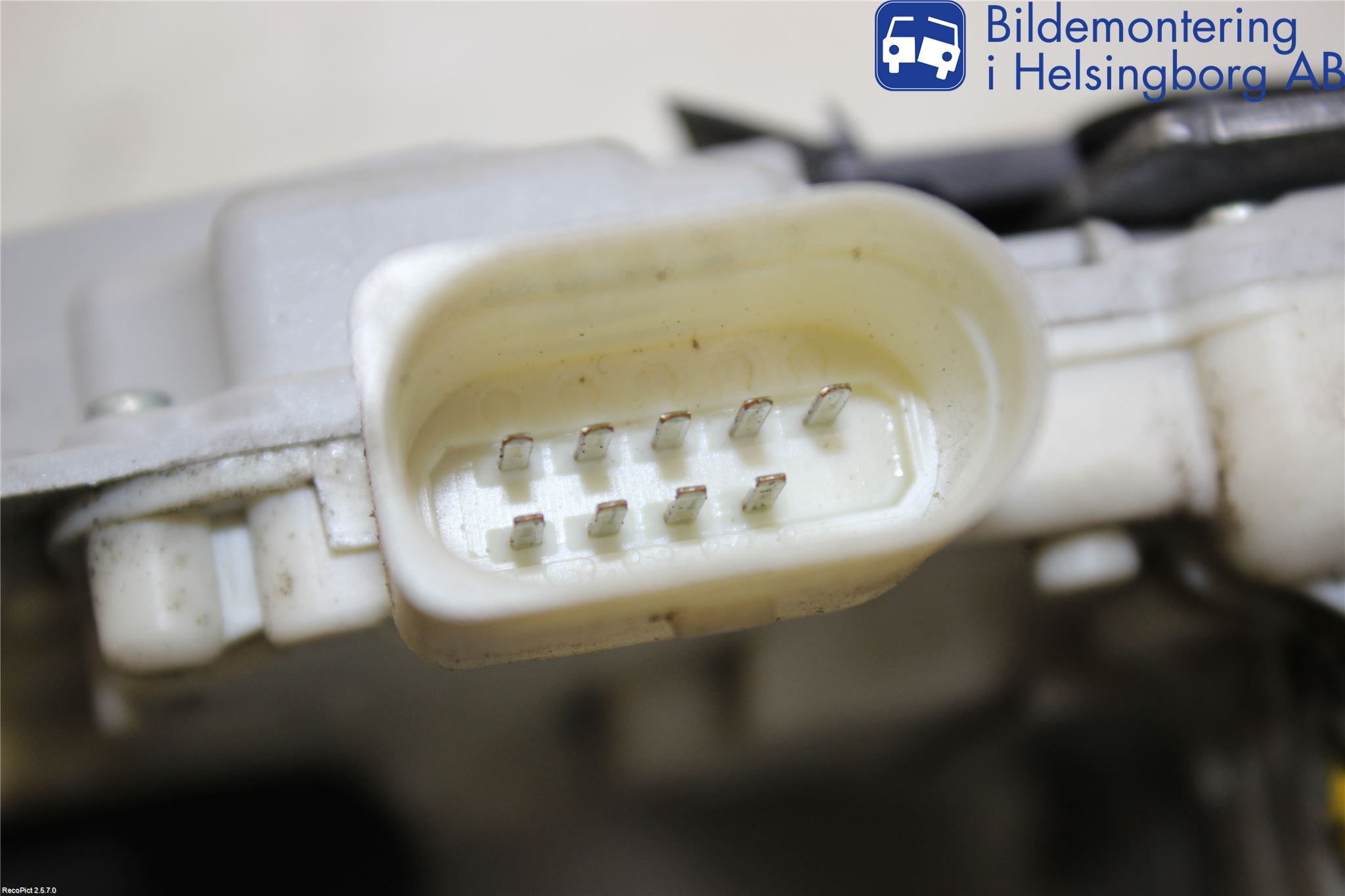 Audi A6/S6     05-11 Centrallåsmotor Höger