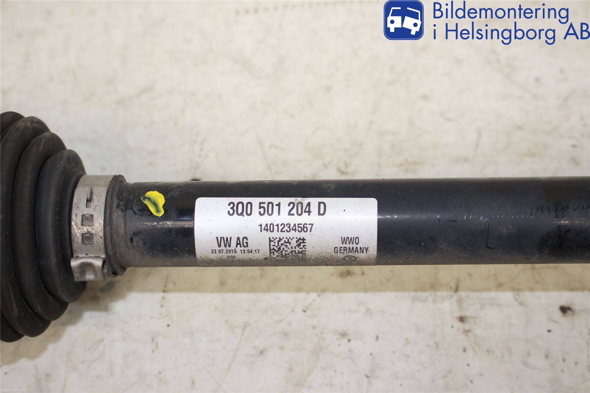Volkswagen VW PASSAT 15-19 Drivaxel Bak Höger