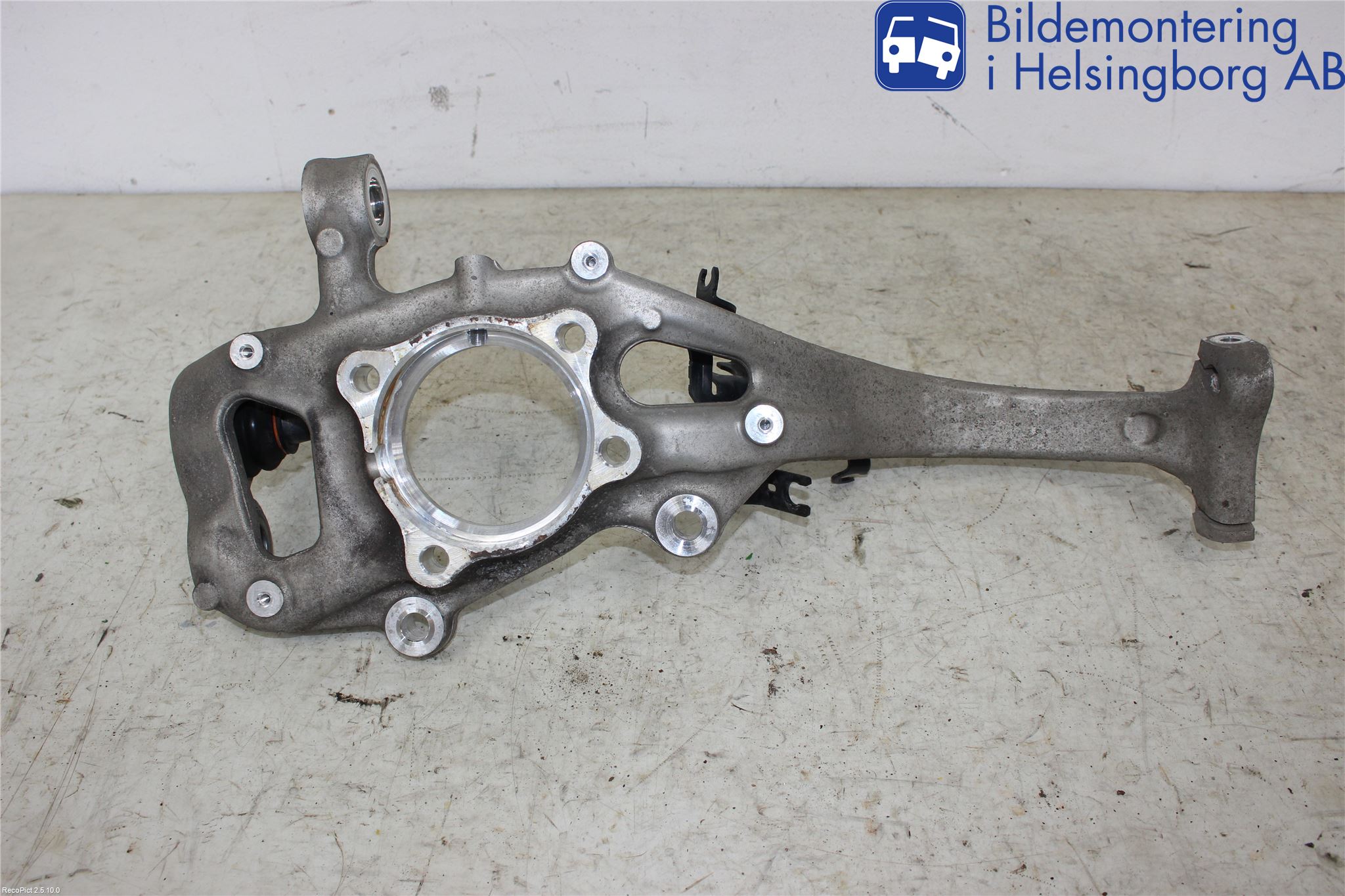 Audi A4/S4 B9 16-19 Styrspindel Lagerhus Vä