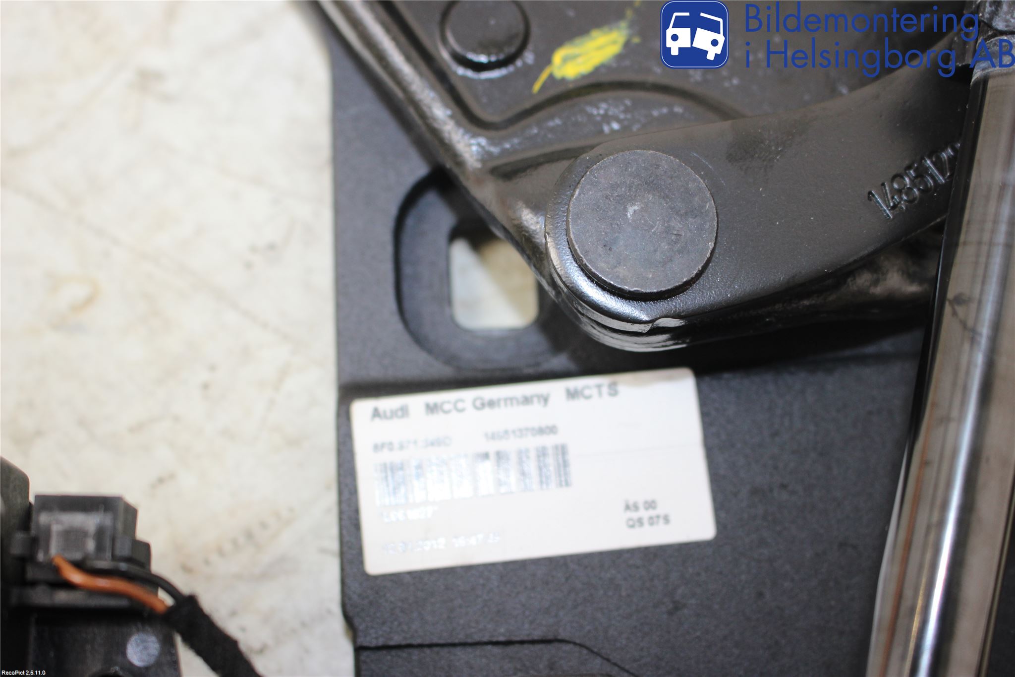 Audi A5 07-16 Bakluckegångjärn Vä