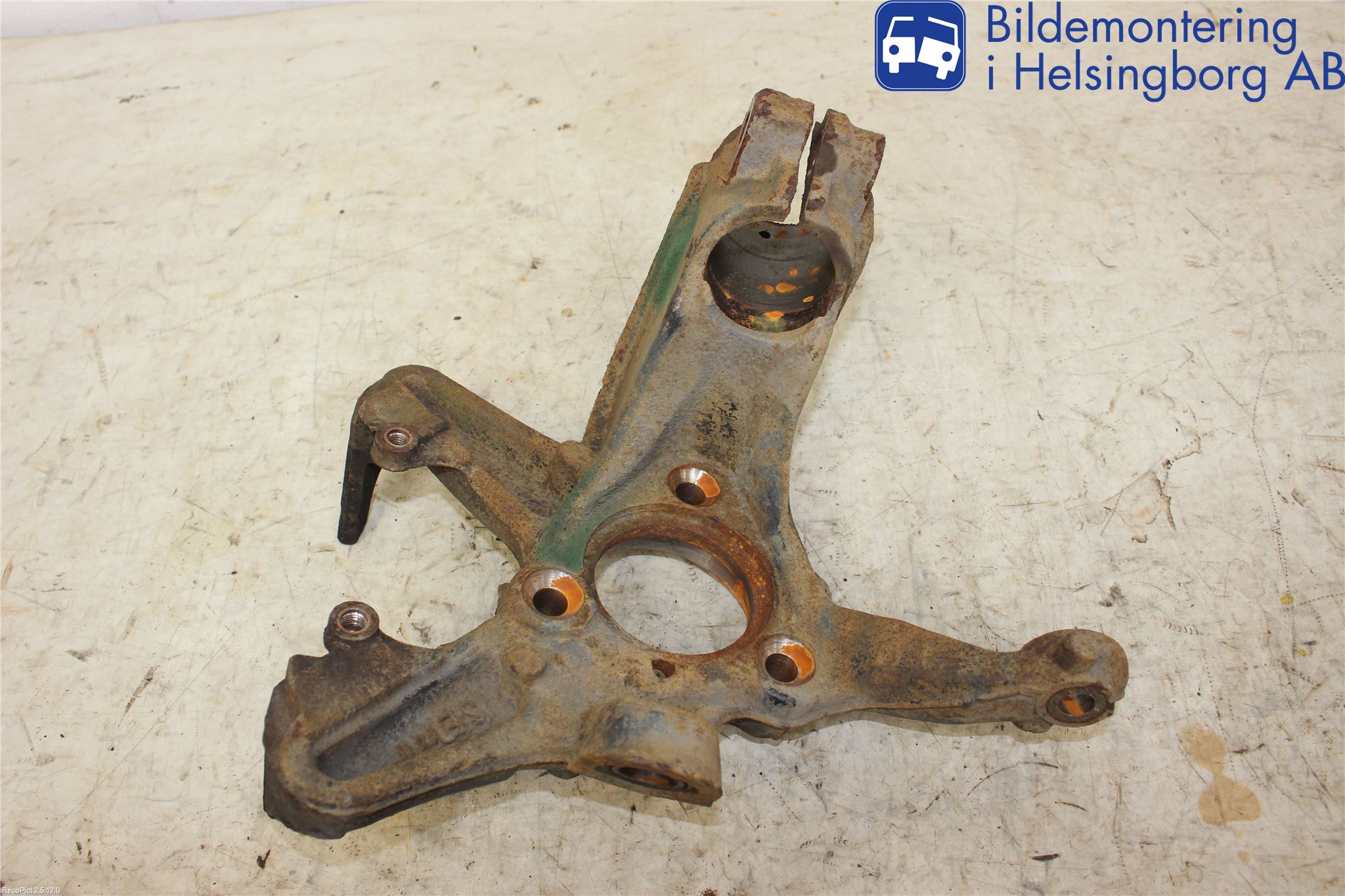 Volkswagen VW CADDY 11-15 Styrspindel Lagerhus Hö