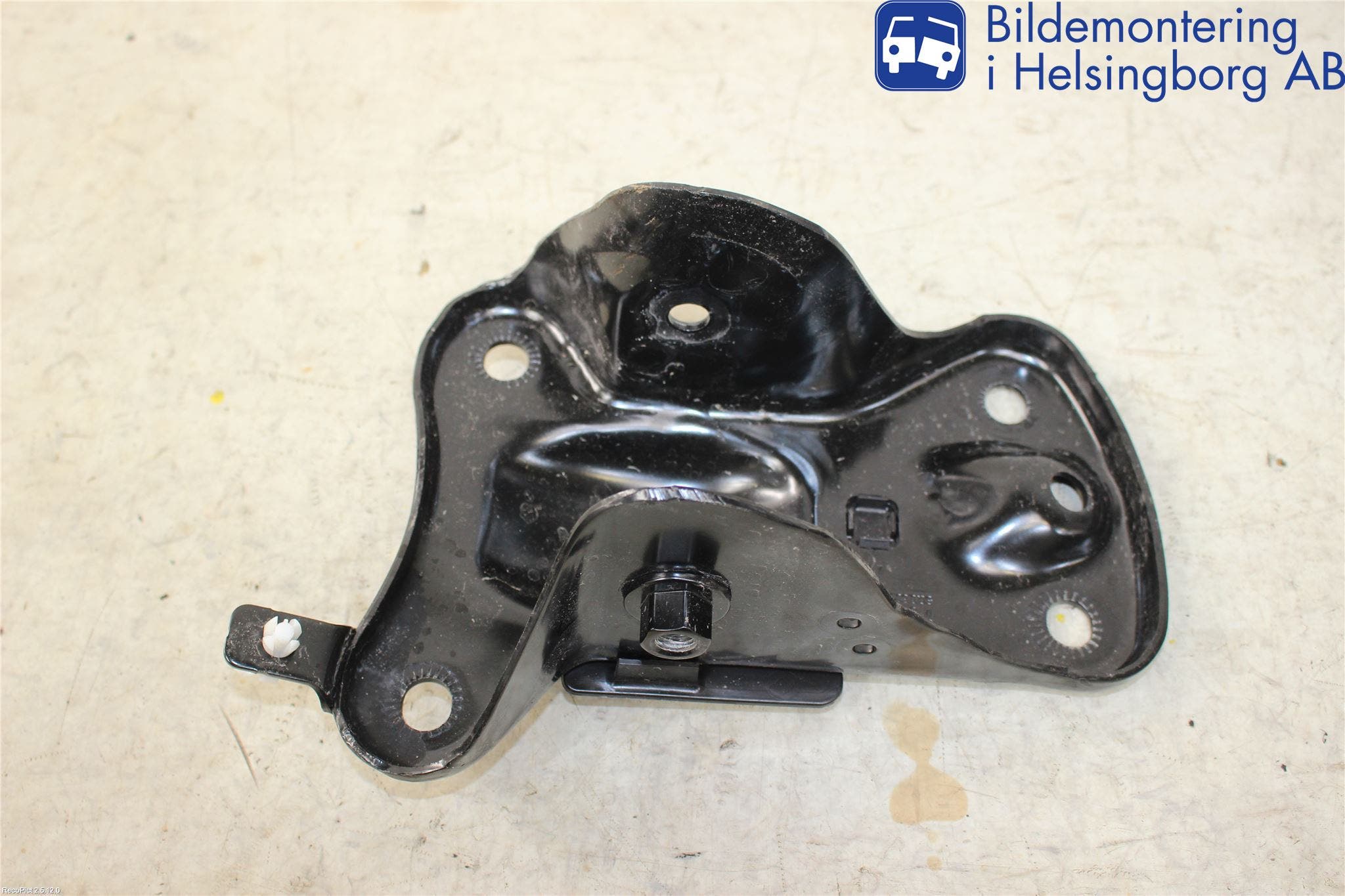 Audi Q2/SQ2 17- Bärarm Bak Höger