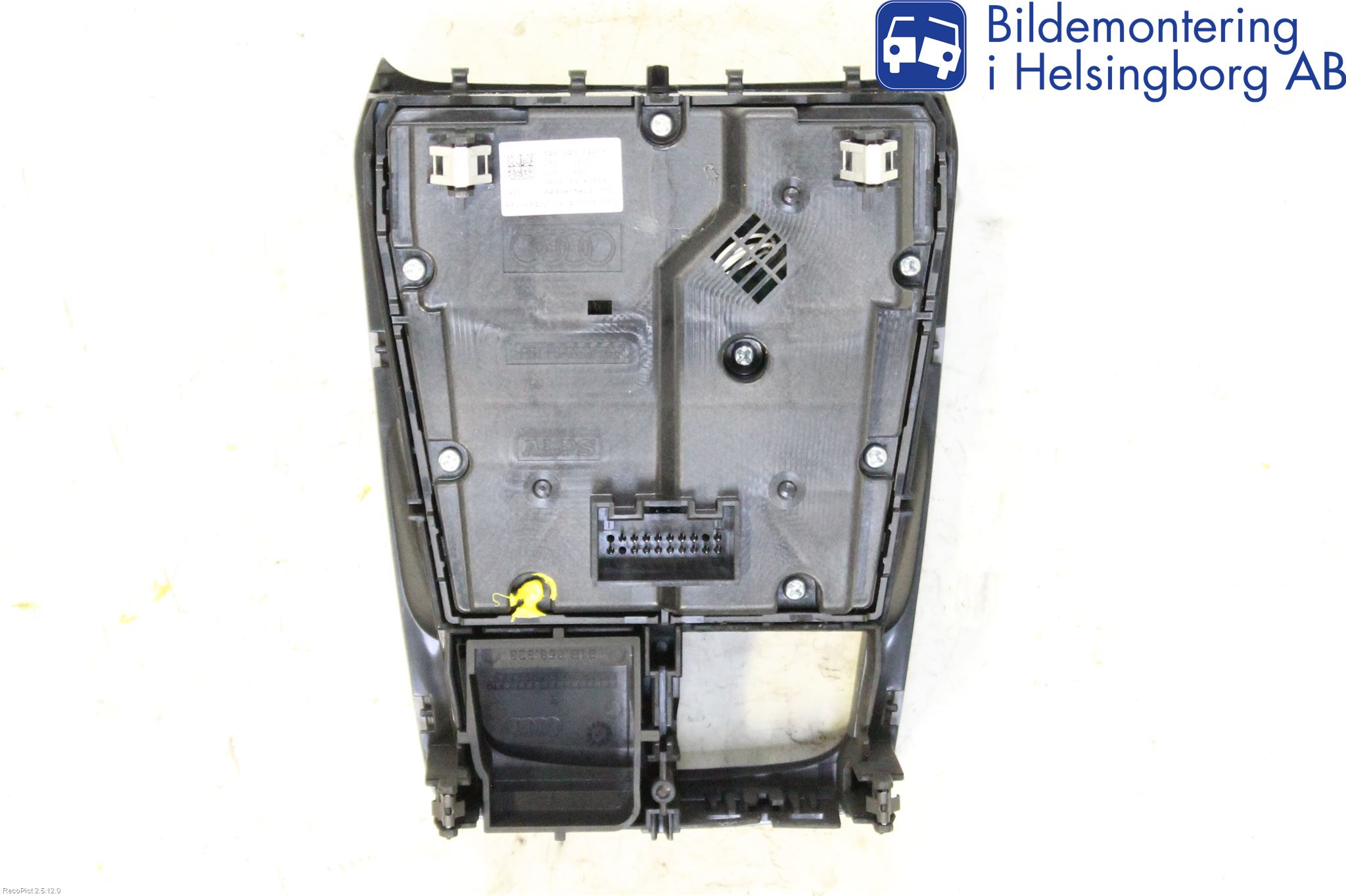 Audi Q2/SQ2 17- Strömställare Färddator