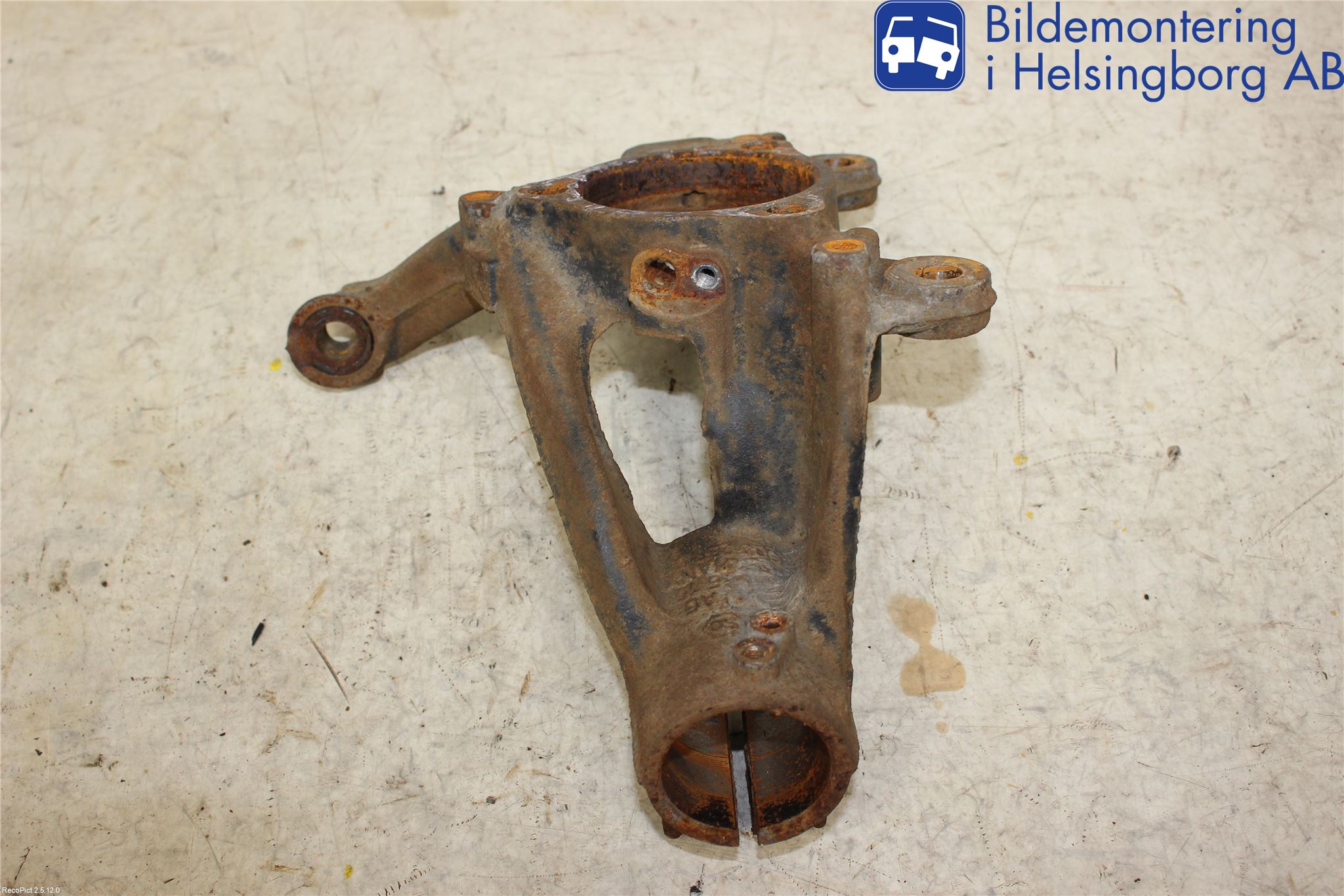 Audi A3/S3 8V 13-20 Styrspindel Lagerhus Vä