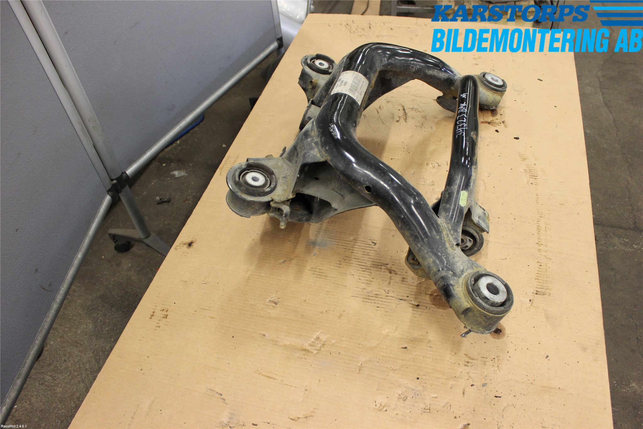 BMW X3 E83     03-10 Bakaxelbalk