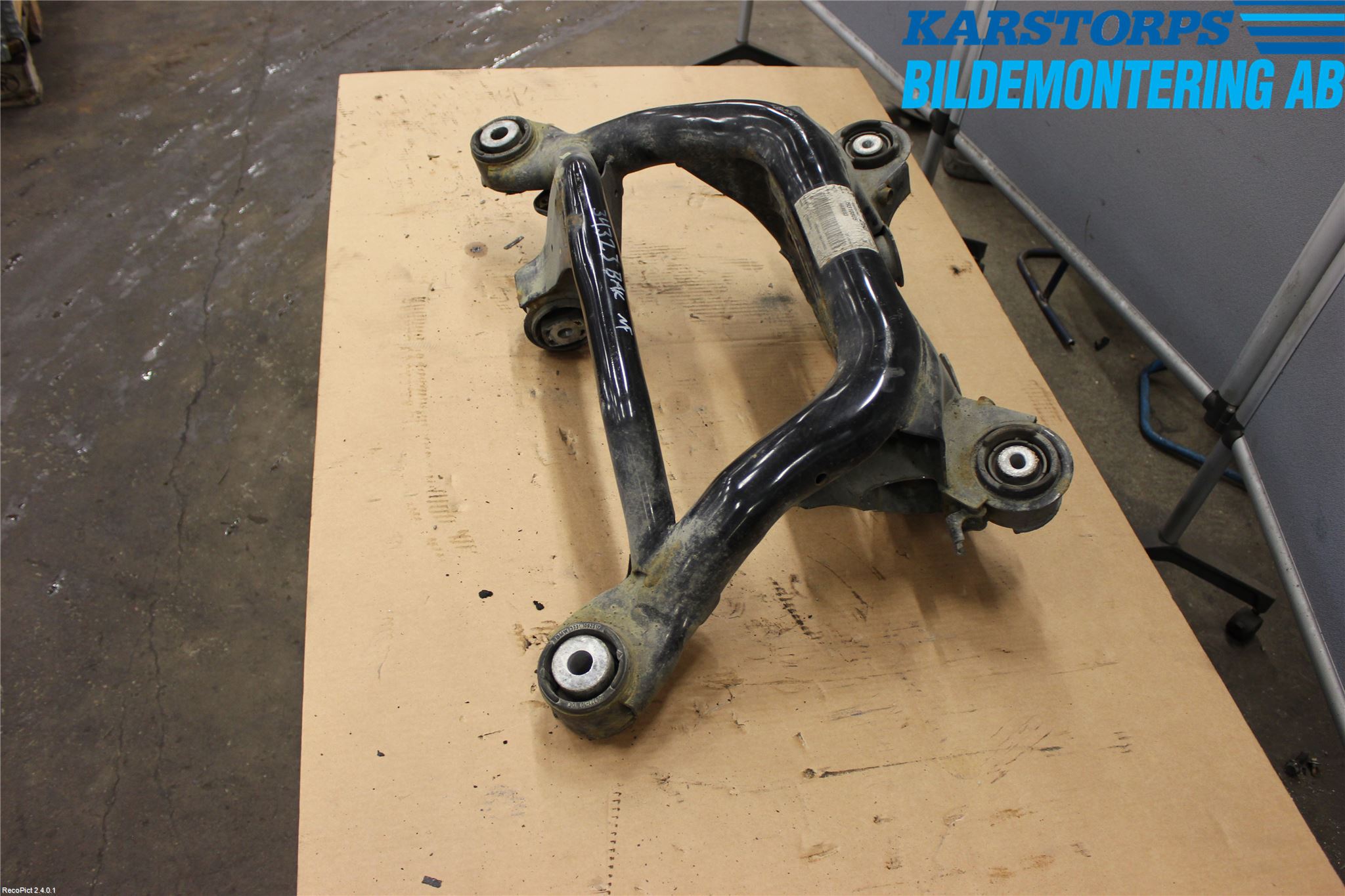 BMW X3 E83     03-10 Bakaxelbalk