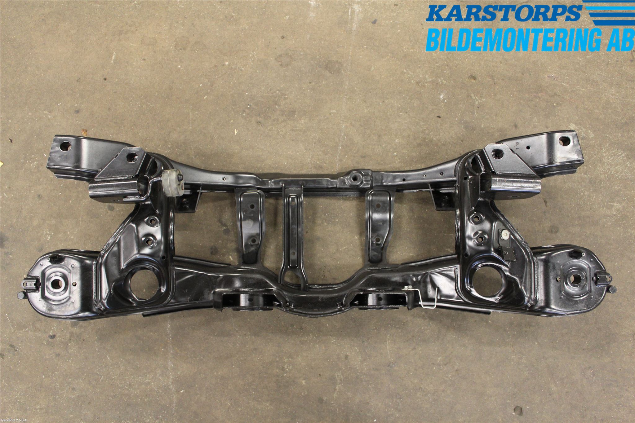 Volvo V40 12-19 Bakaxelbalk