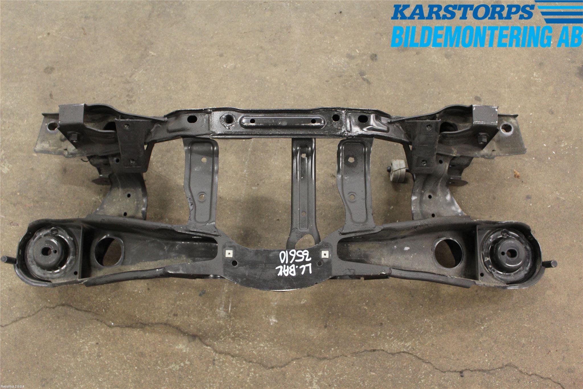 Volvo V40 12-19 Bakaxelbalk