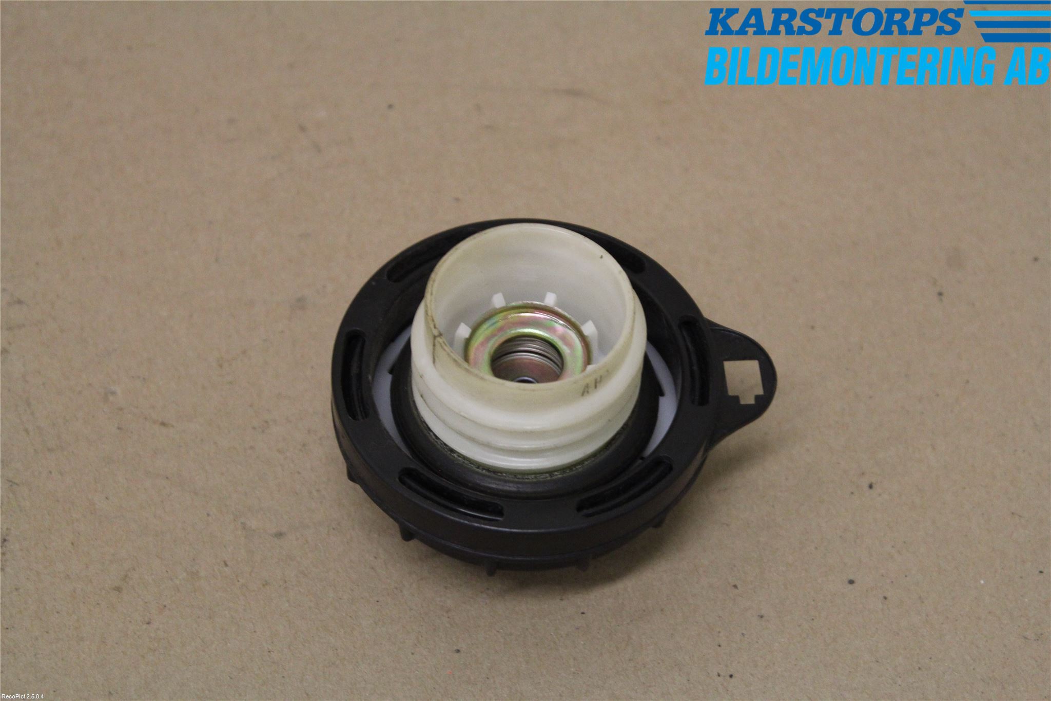 Hyundai ACCENT   03-06 Bränsletankslock