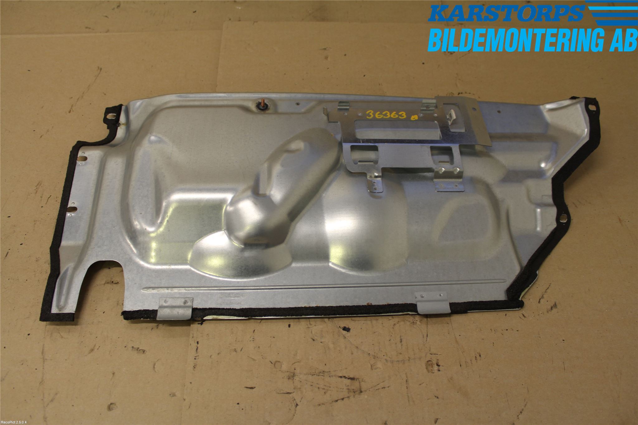 Volvo V70 08-13 Torpedplåt-Torpedplast