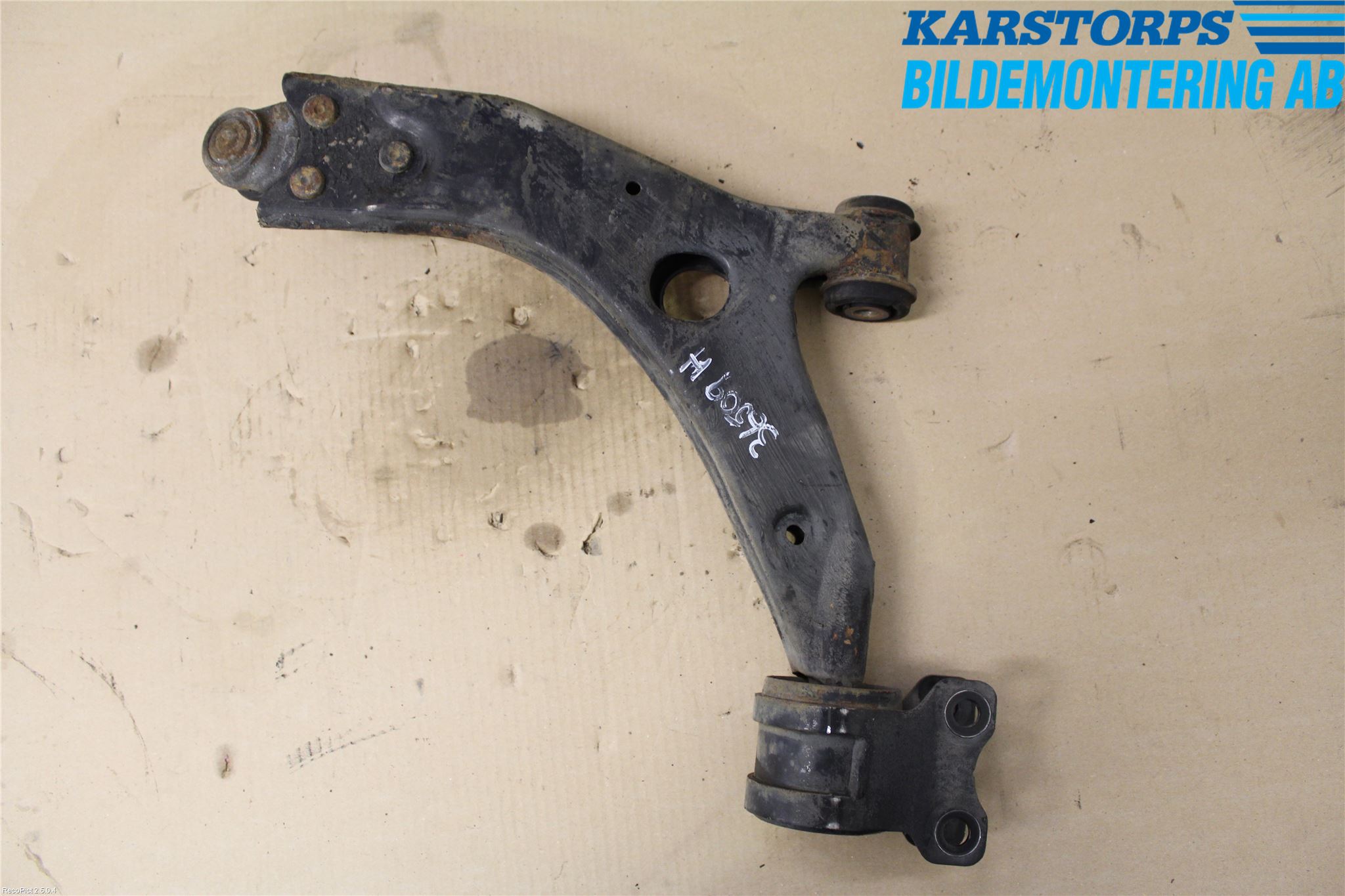 Volvo V50 04-07 Bärarm Fram Undre Hö