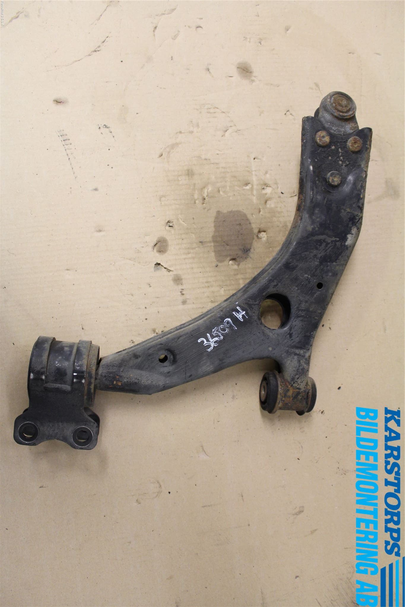 Volvo V50 04-07 Bärarm Fram Undre Hö