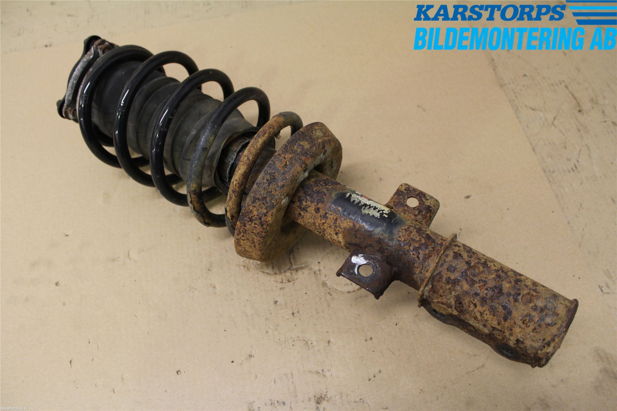 Saab 9-5 -05 Fjäderben Fram Vänster